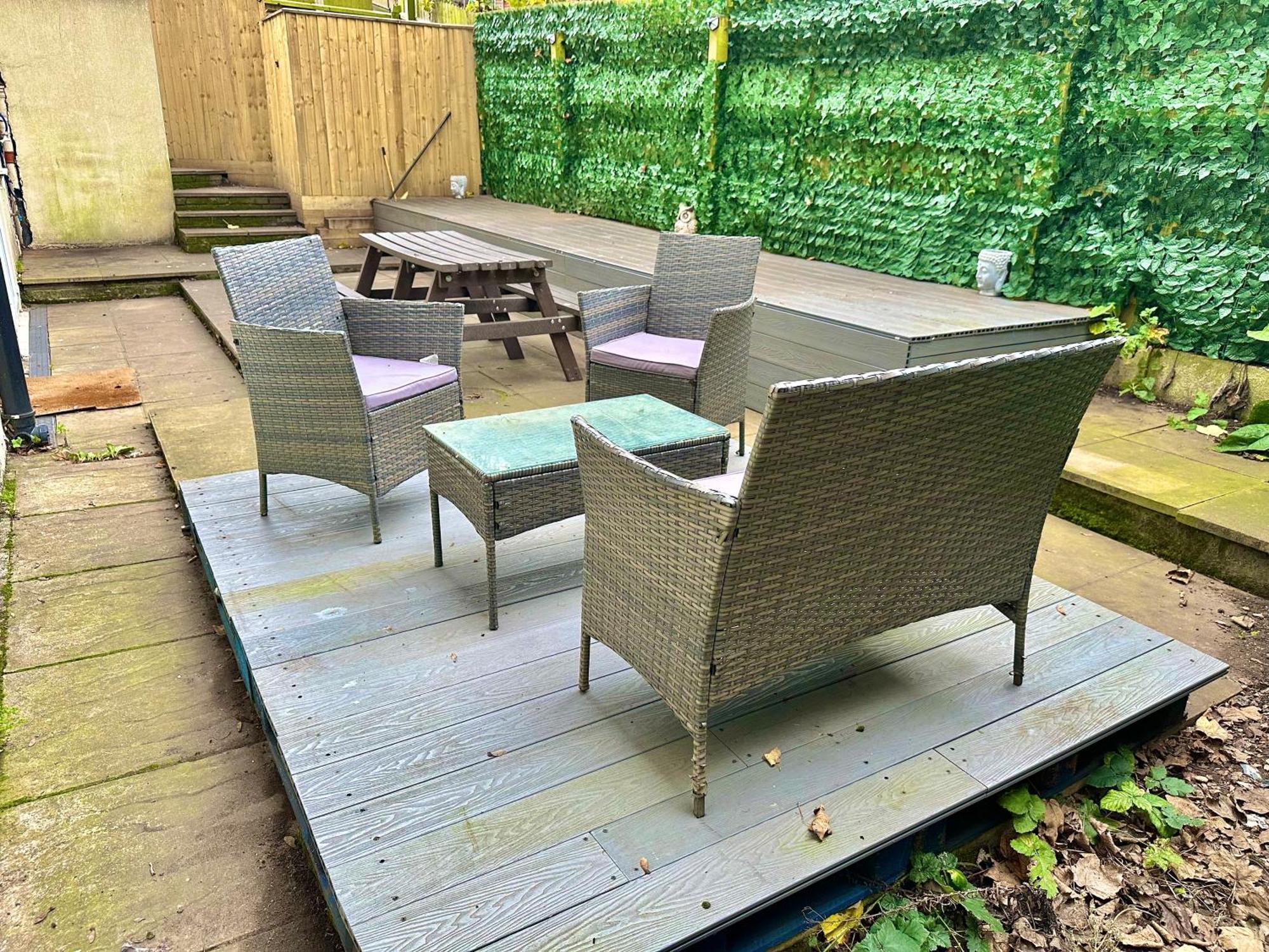 Apartment Glen Fern - Garden With Parking - Heart Of Town Centre - Close To - Darts And Table Football - Sleeps 11 *