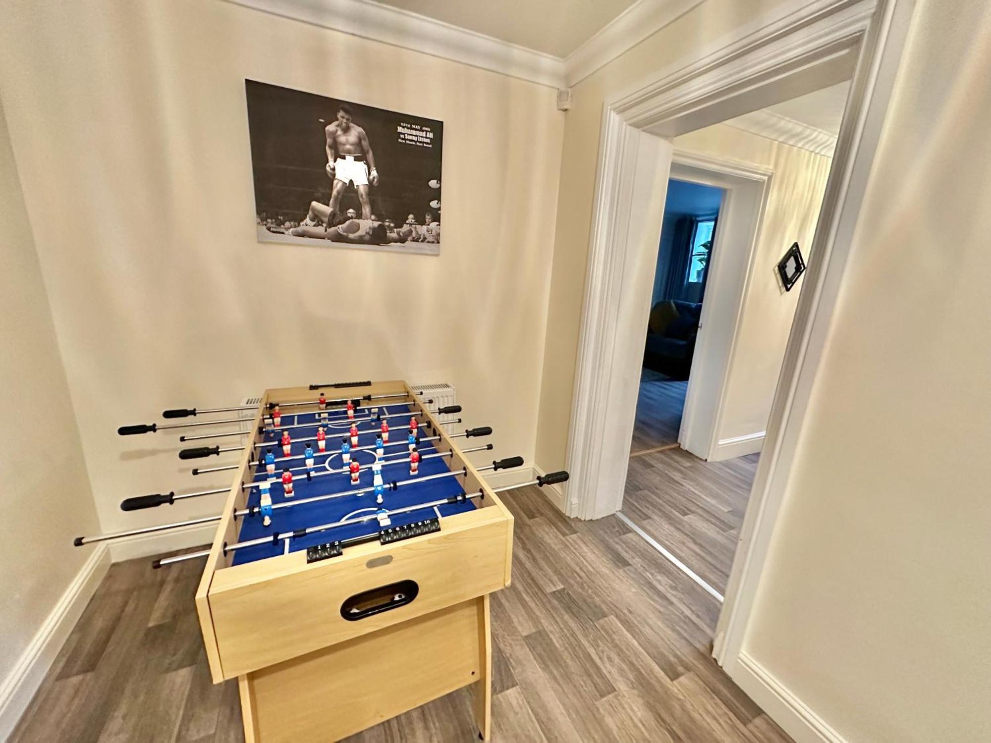 Glen Fern - Garden With Parking - Heart Of Town Centre - Close To - Darts And Table Football - Sleeps 11 Bournemouth