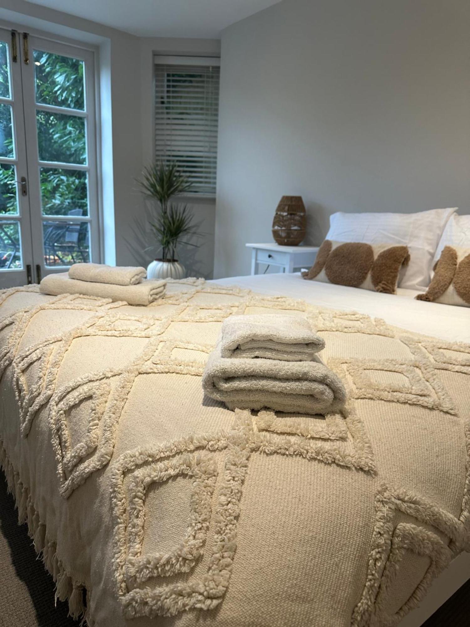 Woodfalls Luxury Getaway Holiday home