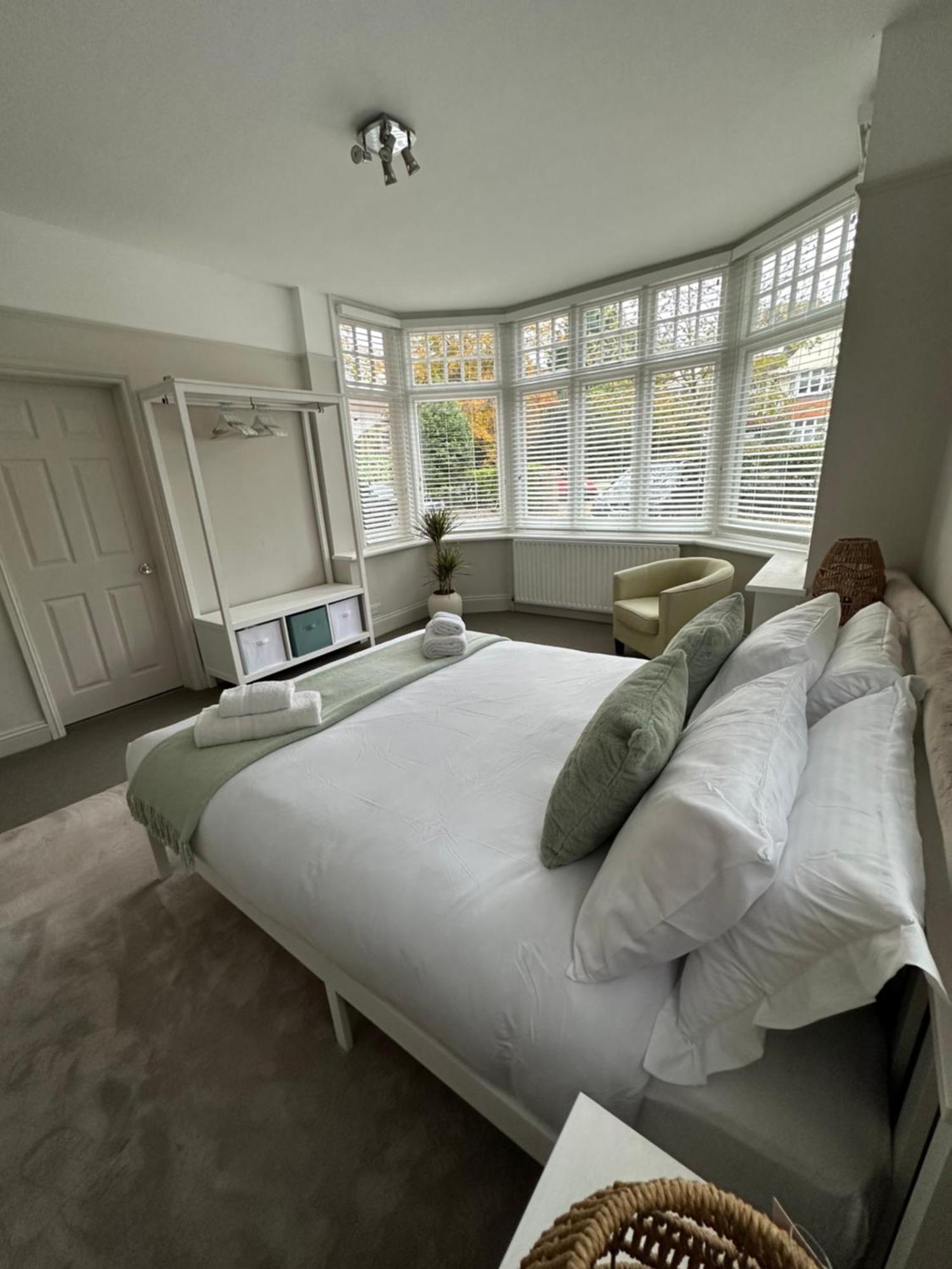 Woodfalls Luxury Getaway Bournemouth