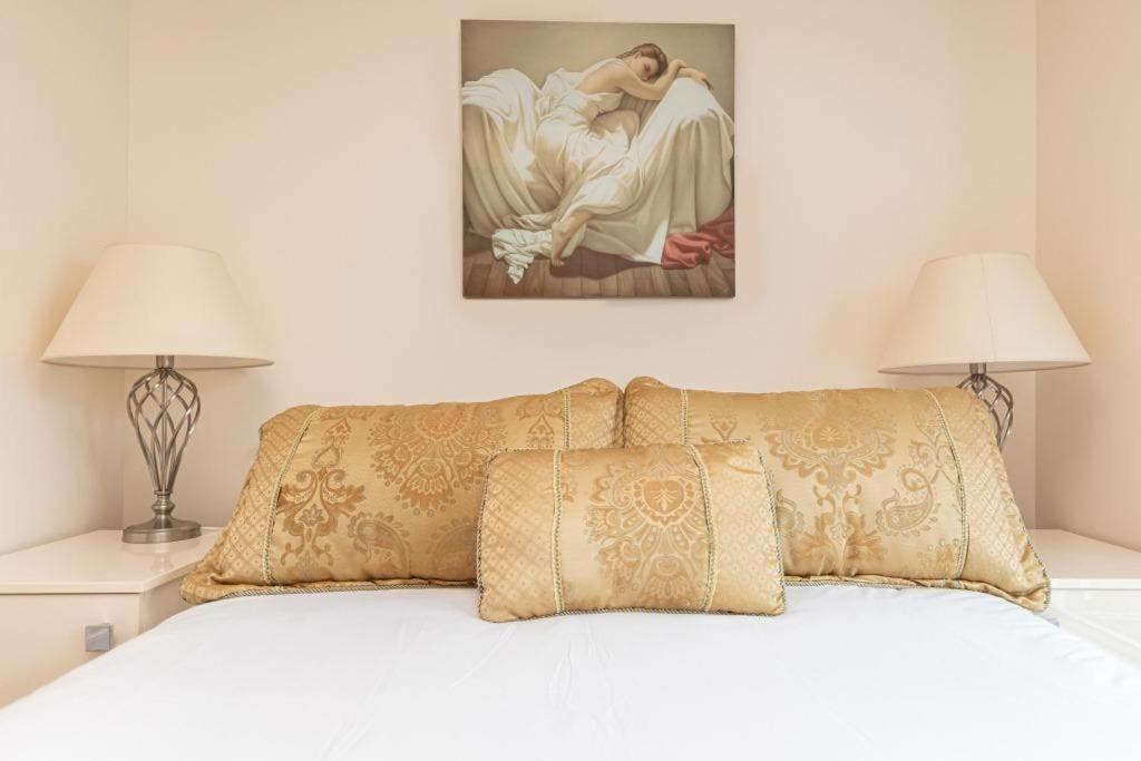 Bournecoast Stylish Flat With Balconies - Fm9625 *