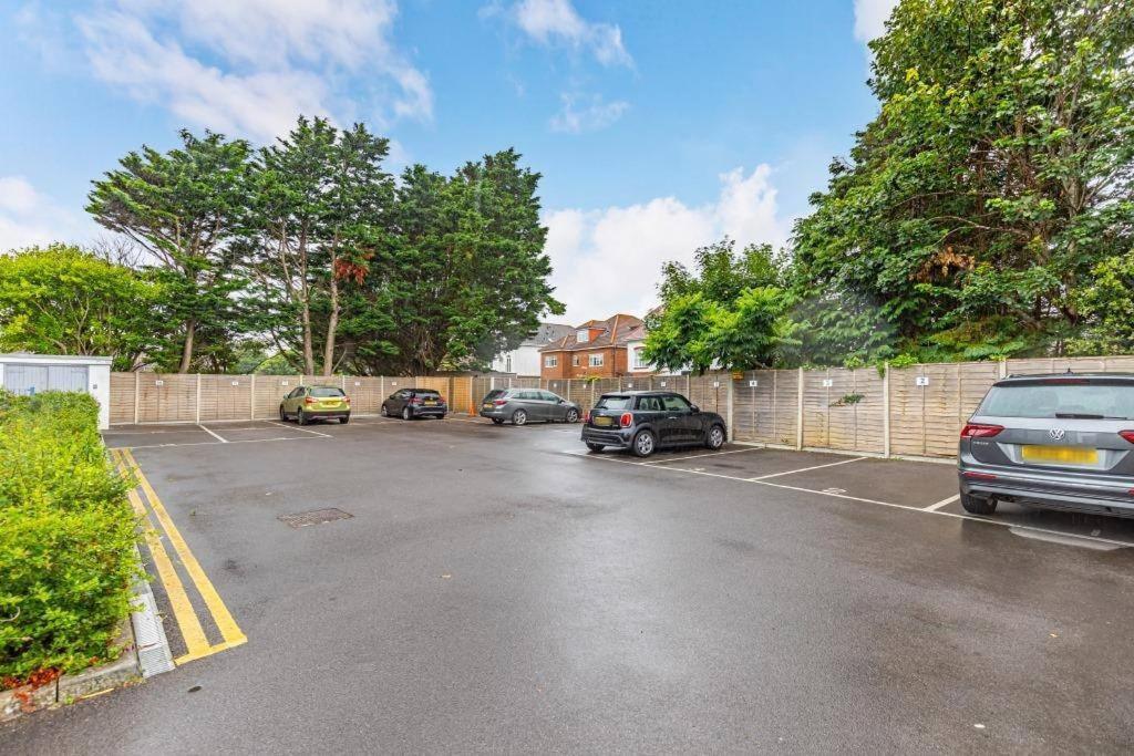 Bournecoast Stylish Flat With Balconies - Fm9625
