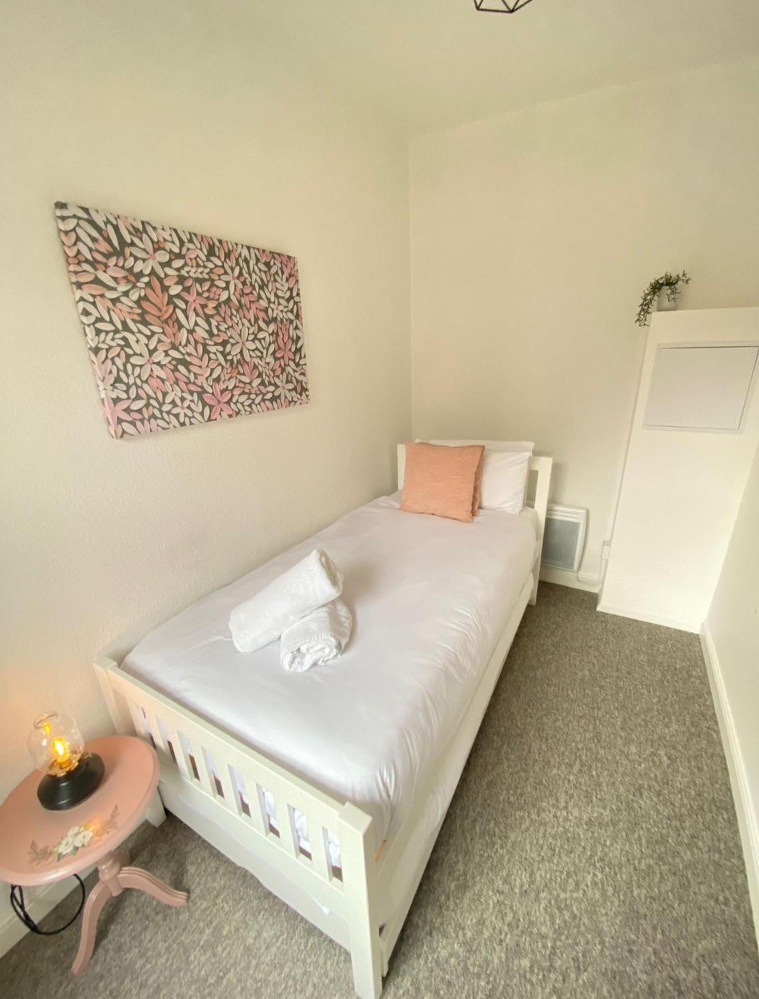 Apartment Seaside Escape In Spacious Stylish & Inviting Urban Heights *