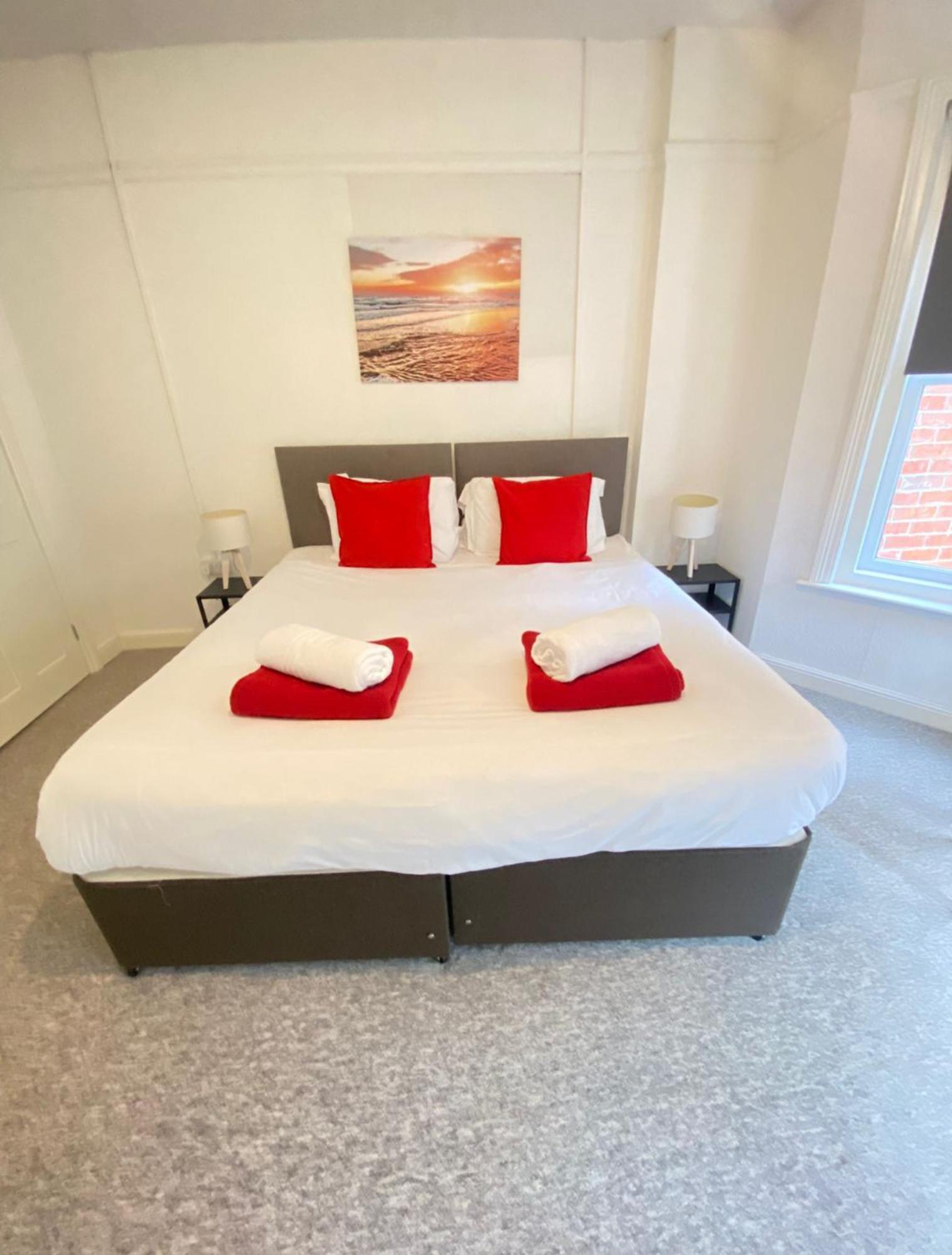 Seaside Escape In Spacious Stylish & Inviting Urban Heights Apartment Bournemouth