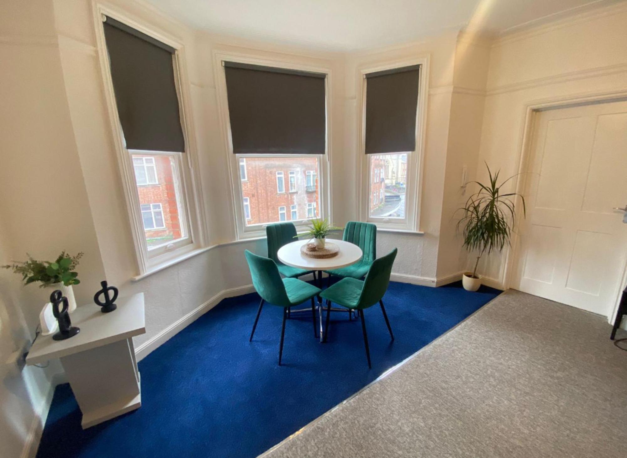 Apartment Seaside Escape In Spacious Stylish & Inviting Urban Heights Bournemouth