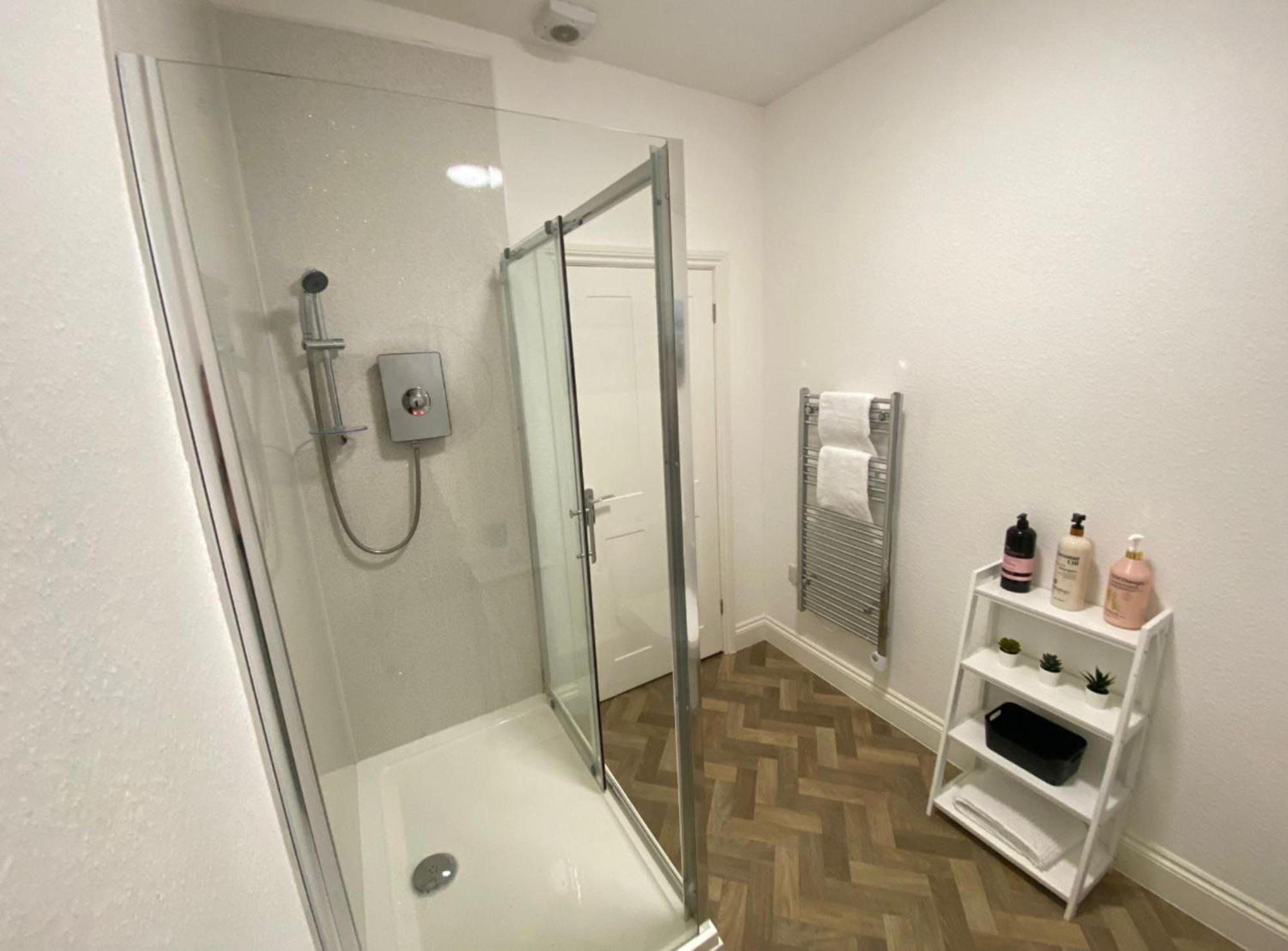 Seaside Escape In Spacious Stylish & Inviting Urban Heights *