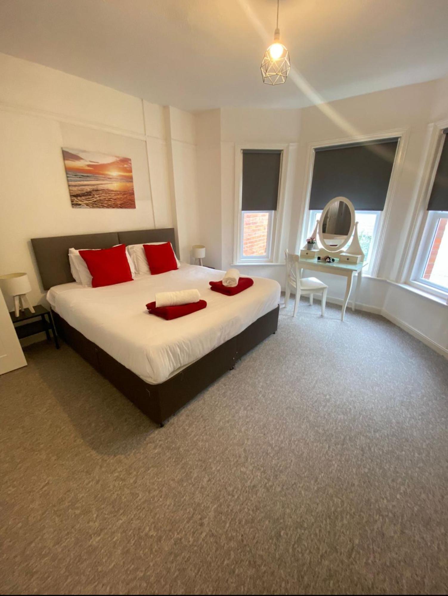 Seaside Escape In Spacious Stylish & Inviting Urban Heights Apartment *