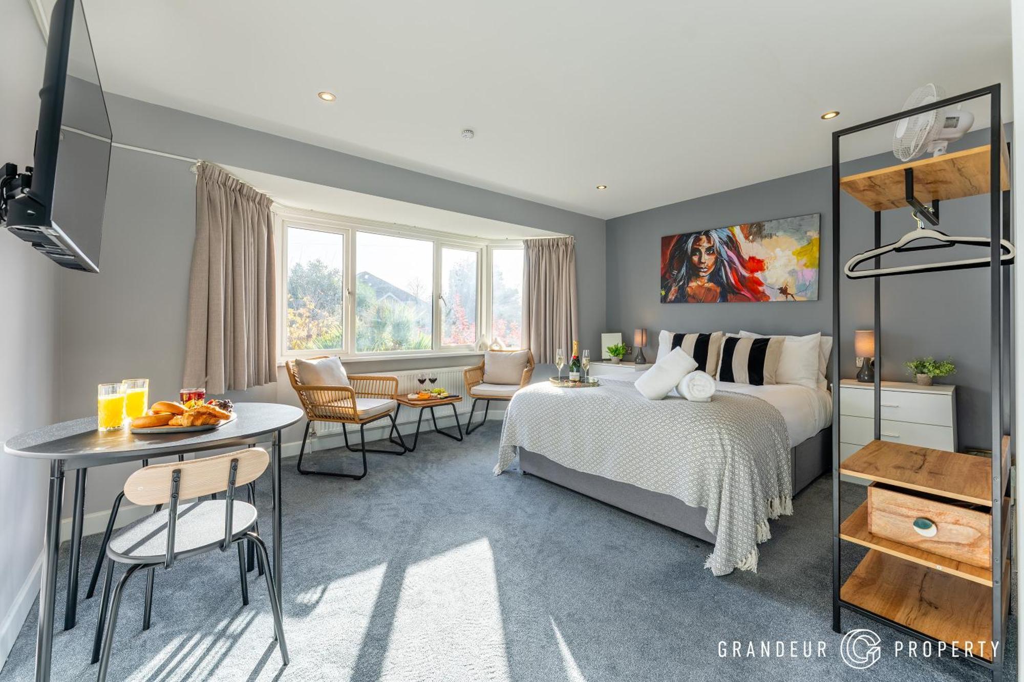 The Cransley By Grandeur Guest house