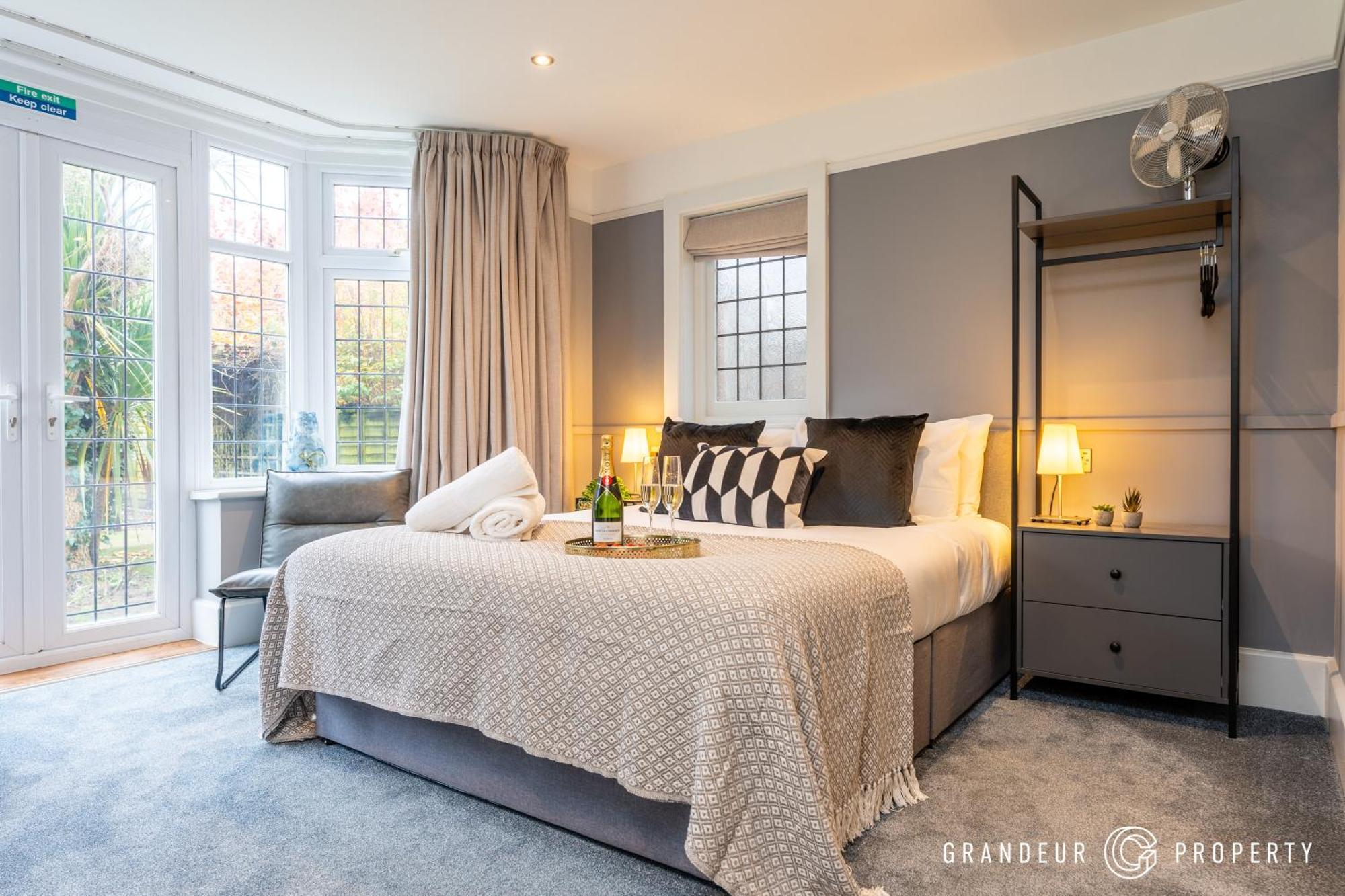 The Cransley By Grandeur Guest house