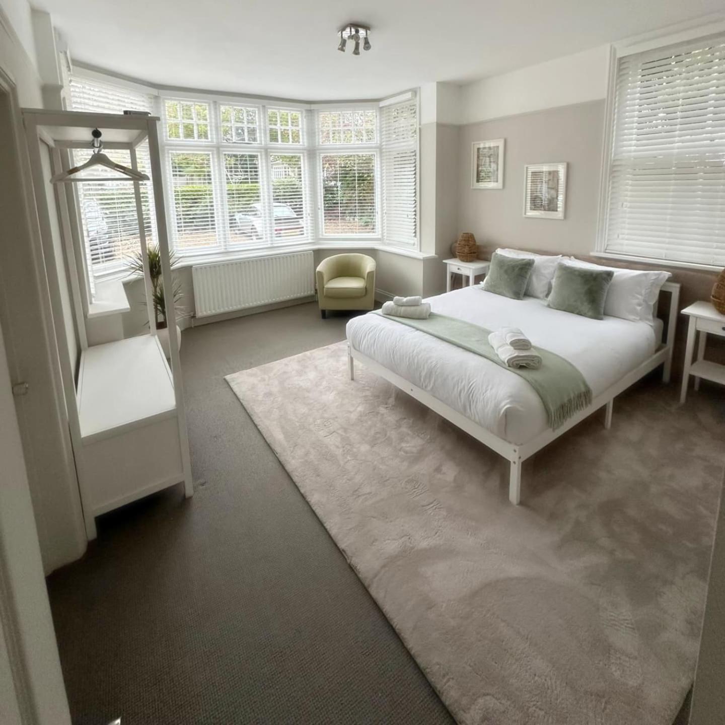 Woodfalls Luxury Getaway *