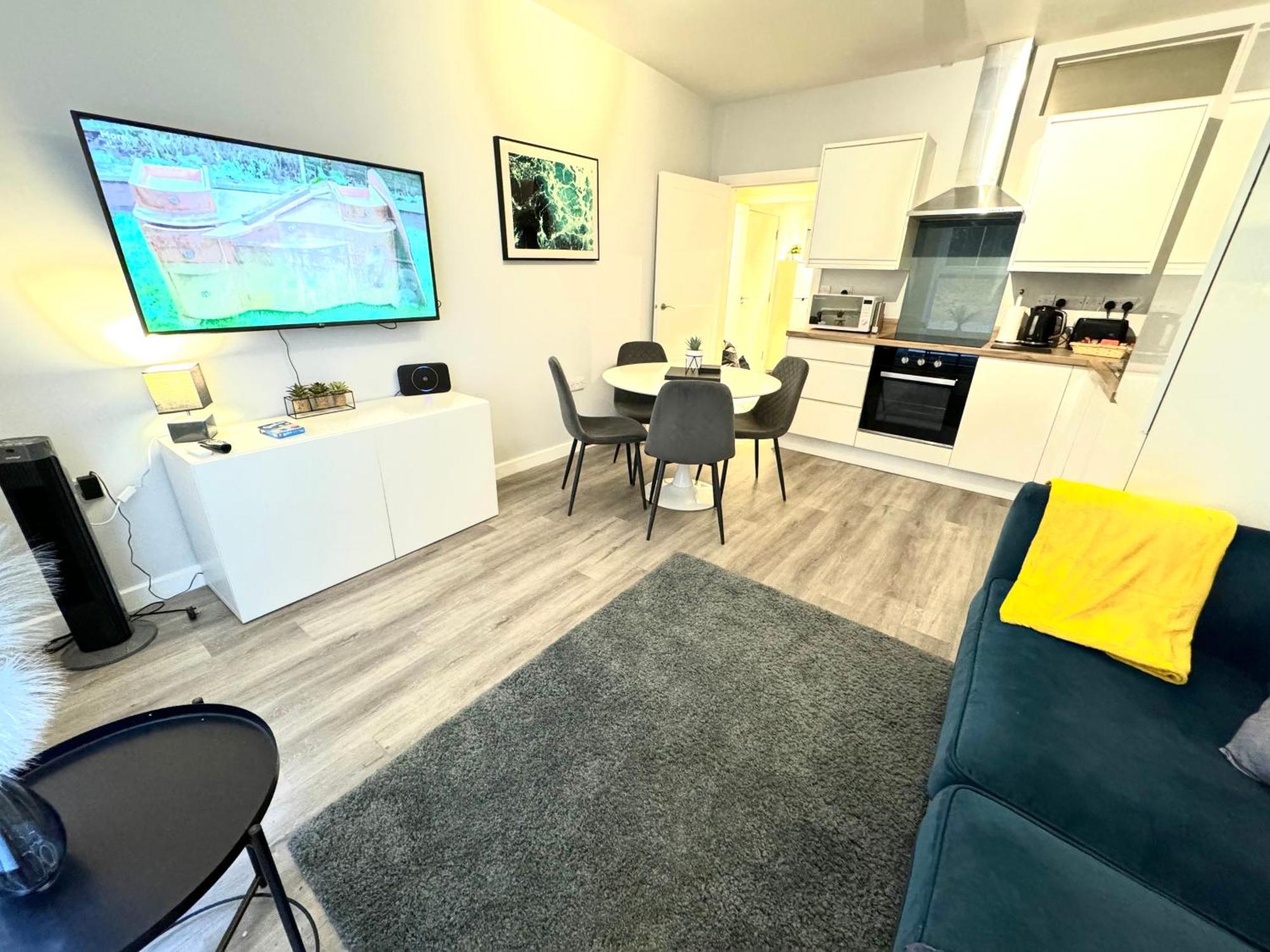 Two Bedroom - Heart Of - Free Parking - Sleeps 6 - Close To Town And Apartment Bournemouth
