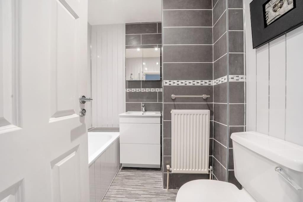 Bournecoast - Upper Ground Floor Flat With Sea Views - Fm3441 Apartment *