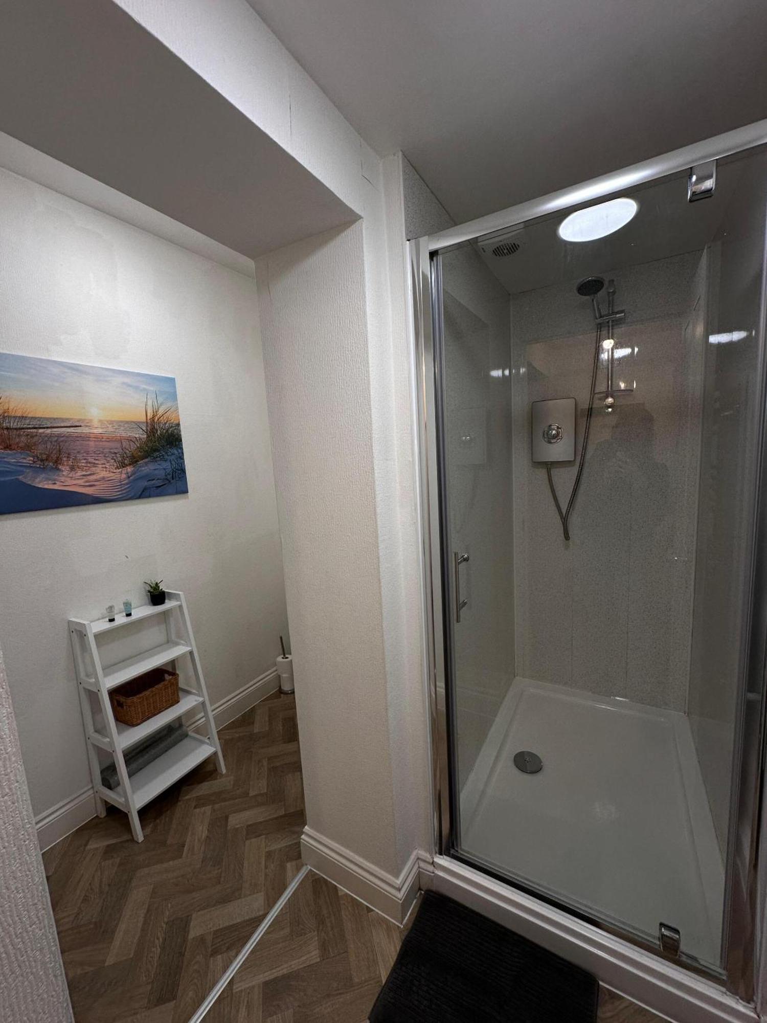 Apartment The Bank - Flat 1, Apartment, Sleeps 4, 7 Min From The Beach, Pet Friendly, Parking, Wifi, Kitchen And Washer *