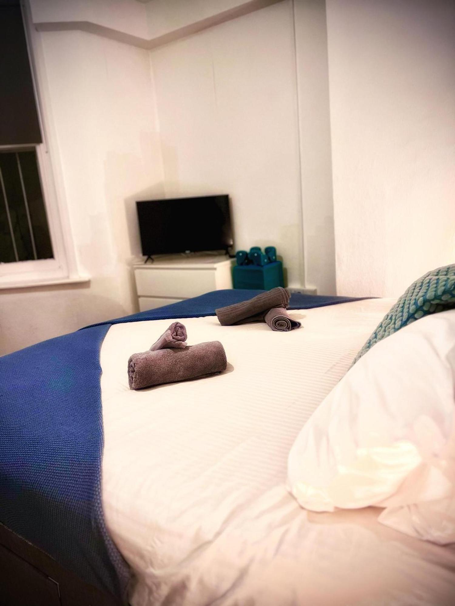The Bank - Flat 1, Apartment, Sleeps 4, 7 Min From The Beach, Pet Friendly, Parking, Wifi, Kitchen And Washer * Bournemouth