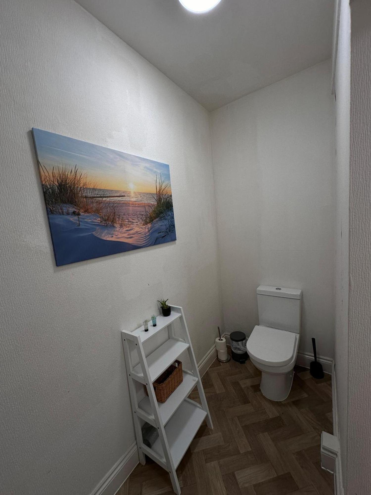 The Bank - Flat 1, Apartment, Sleeps 4, 7 Min From The Beach, Pet Friendly, Parking, Wifi, Kitchen And Washer Apartment Bournemouth