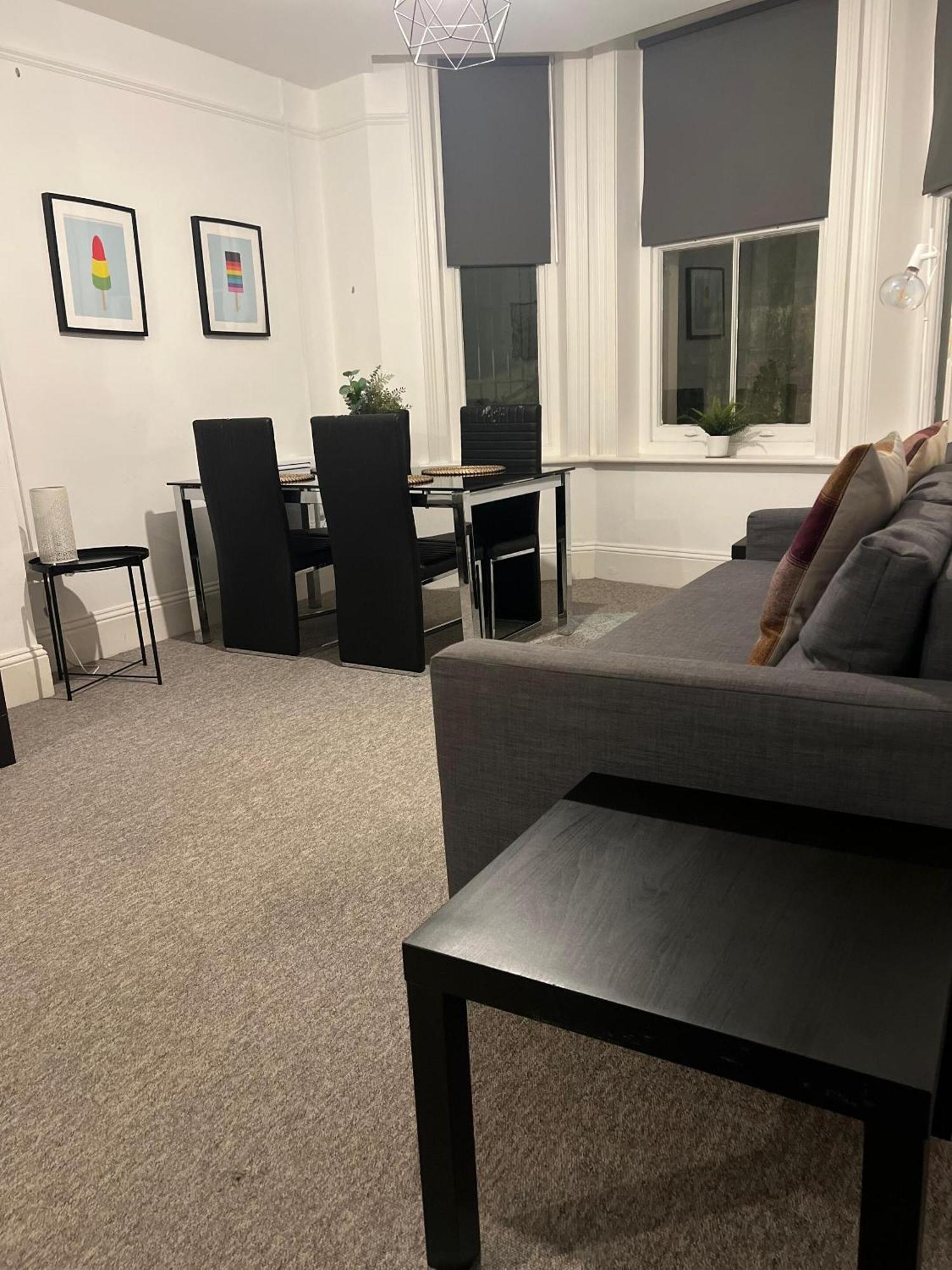 The Bank - Flat 1, Apartment, Sleeps 4, 7 Min From The Beach, Pet Friendly, Parking, Wifi, Kitchen And Washer Apartment