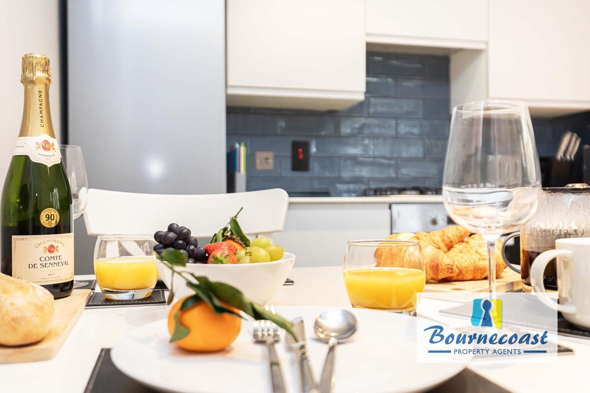 Bournecoast: Modern Flat-balcony-parking-fm6326 Apartment *