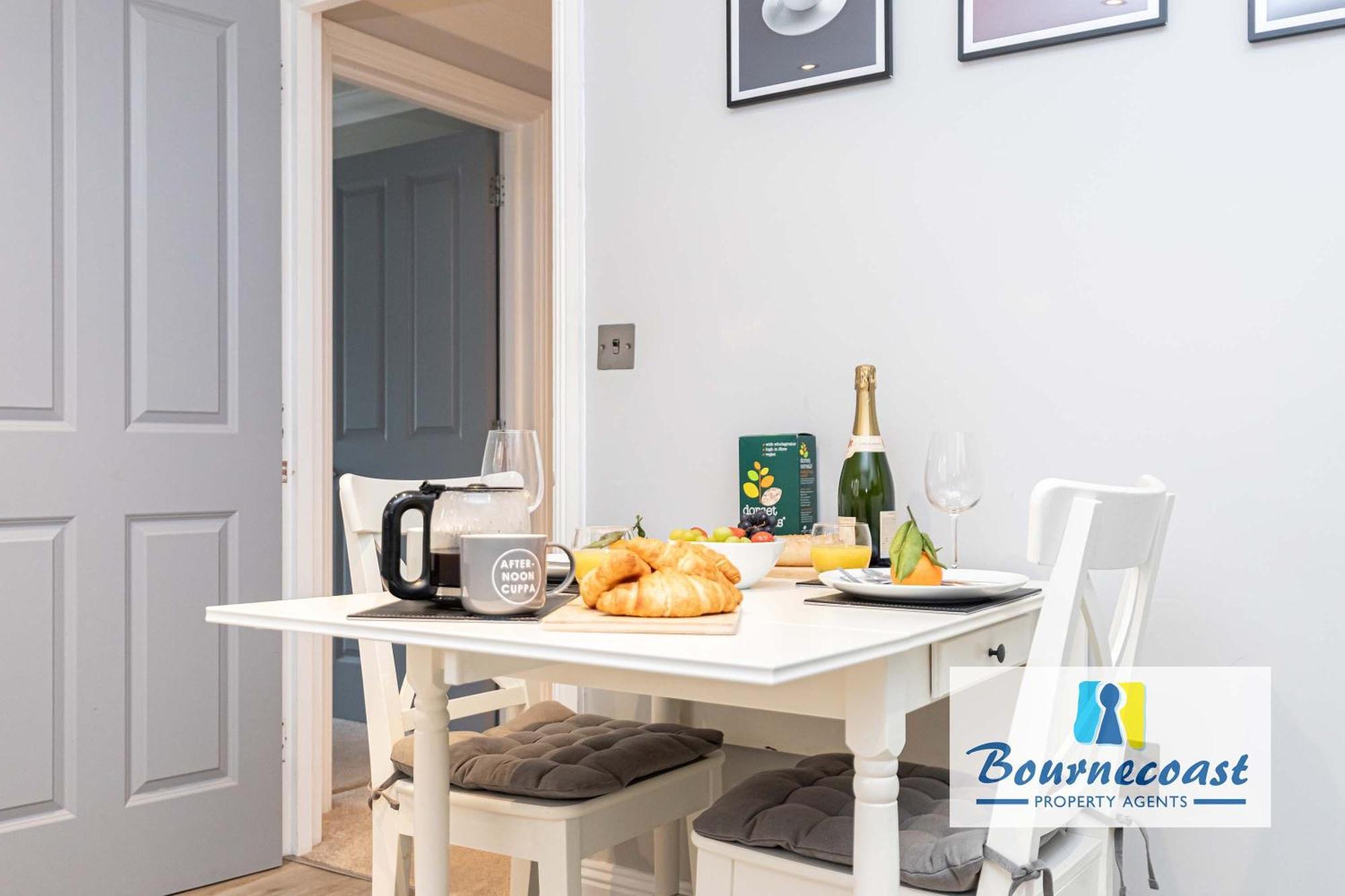 Bournecoast: Modern Flat-balcony-parking-fm6326 Apartment *