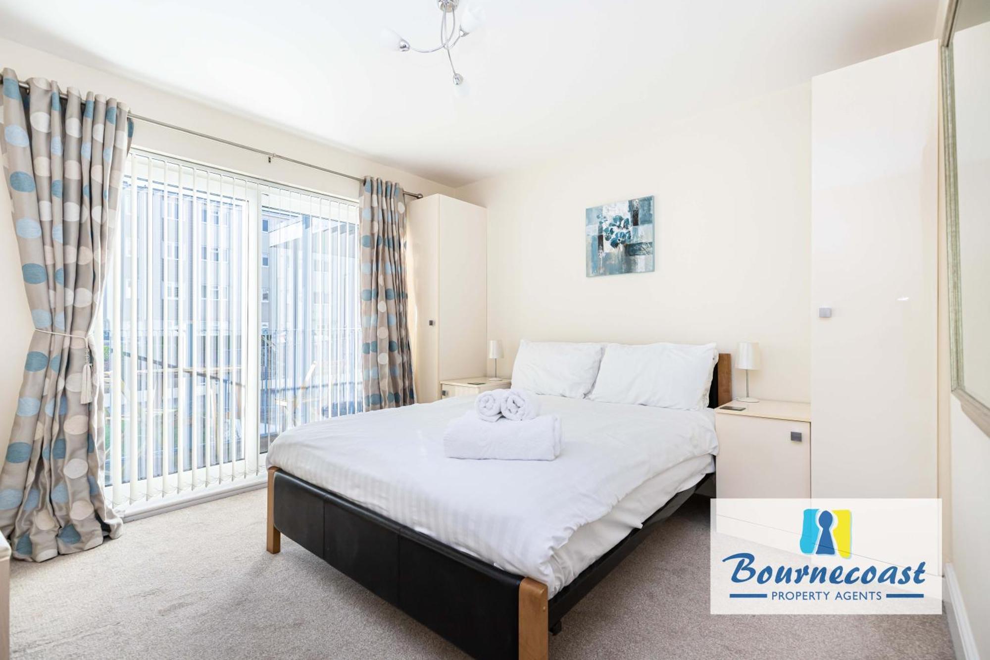 Apartment Bournecoast - Stylish Flat Near Sandy Beaches With Balconies - Fm9632 Bournemouth