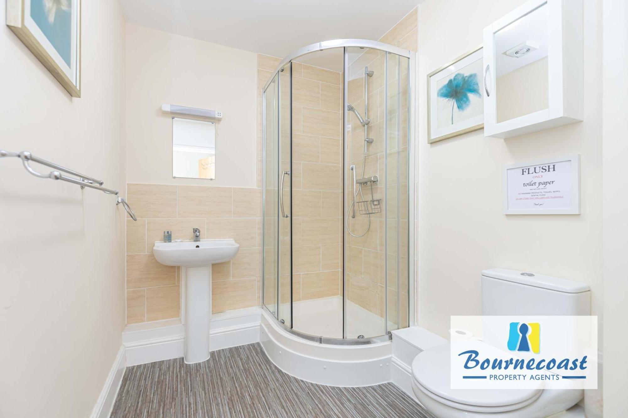 Bournecoast - Stylish Flat Near Sandy Beaches With Balconies - Fm9632 Bournemouth