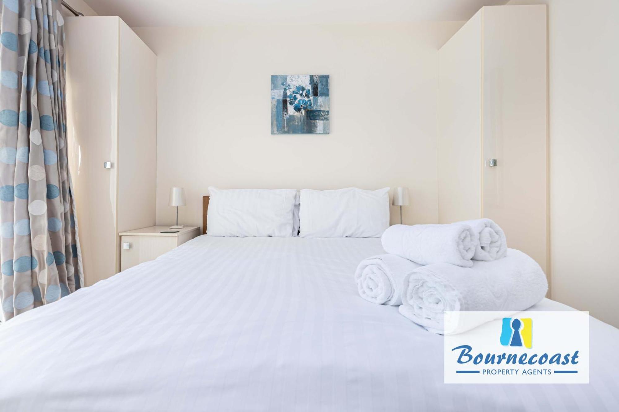Bournecoast - Stylish Flat Near Sandy Beaches With Balconies - Fm9632 Apartment