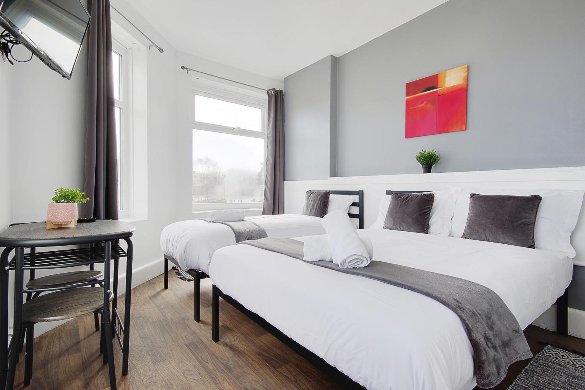 Hotel Azure 2*