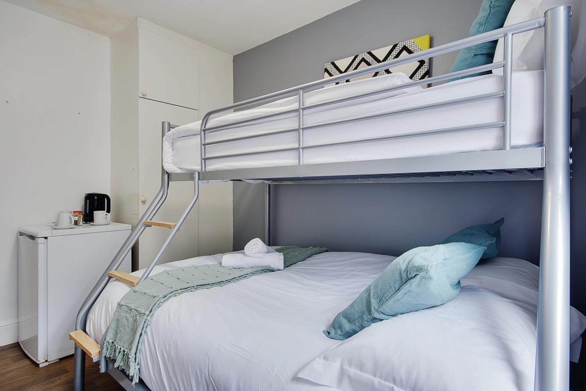 Hotel Azure 2*