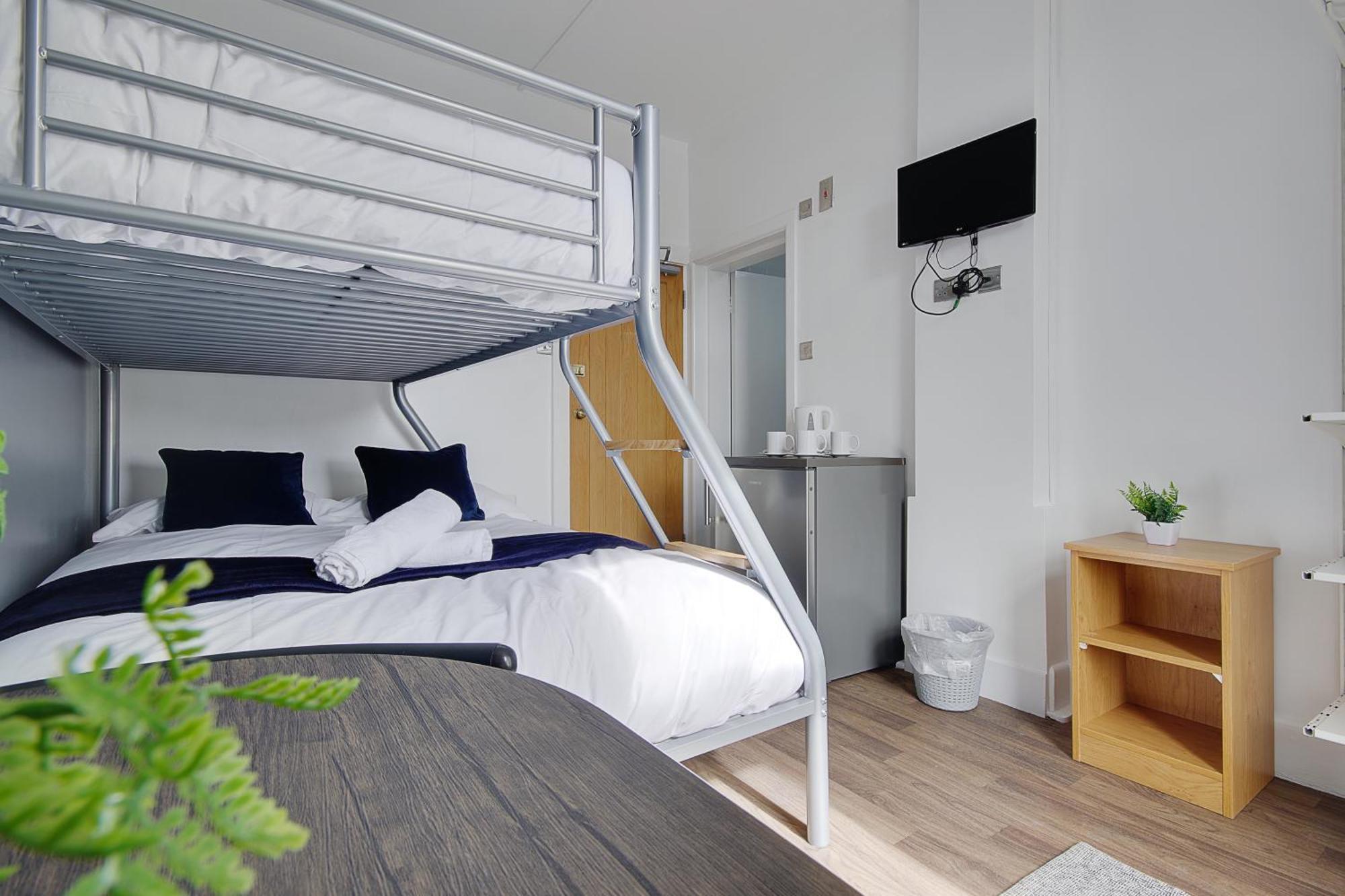Hotel Azure 2*