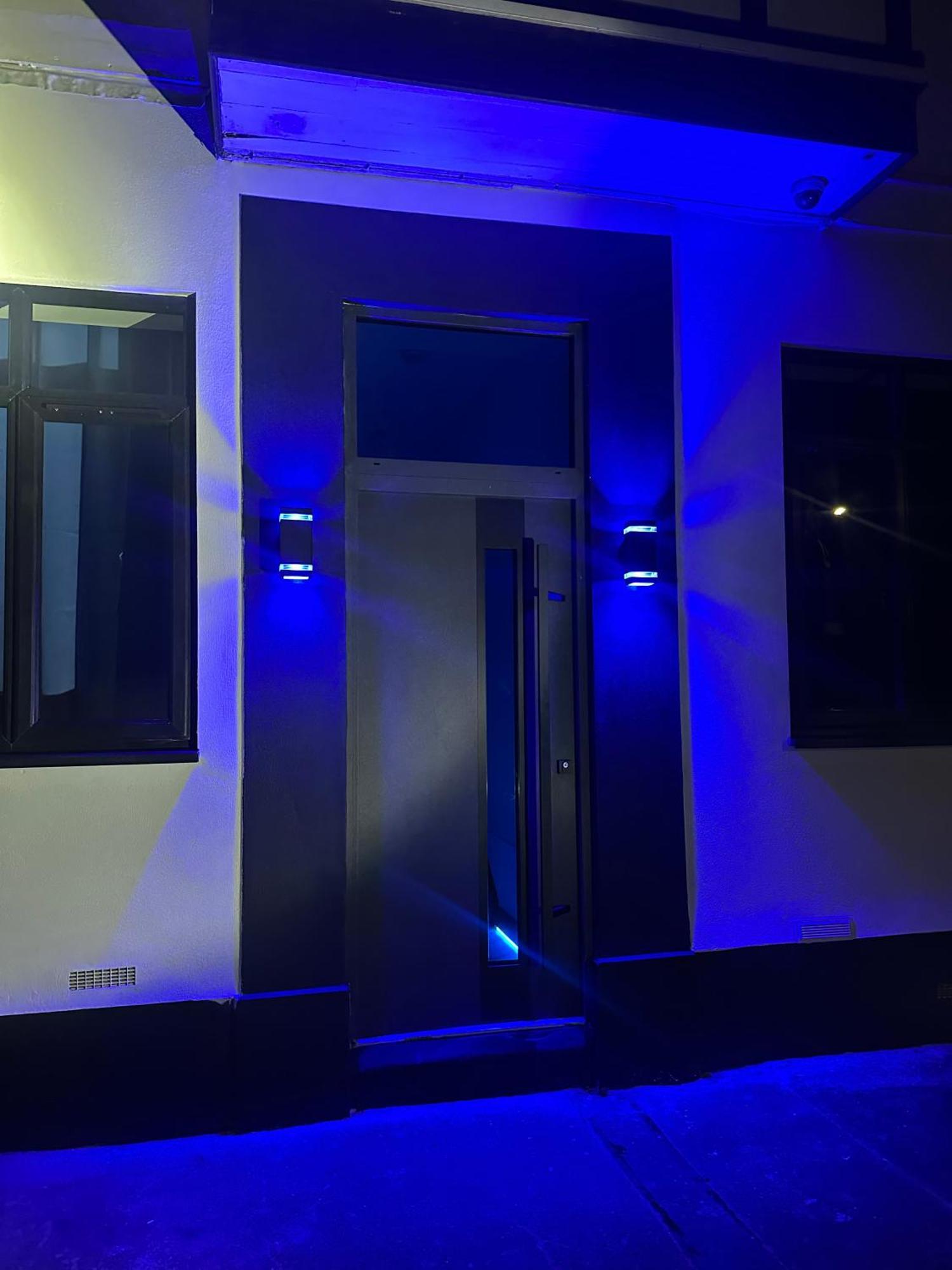 The Secret Agent - Brought To By Coastline Retreats - Brand New - 2 Mins Walk To - Childrens Play Den - Pool Table - Time Crisis Arcade Machine Apartment *