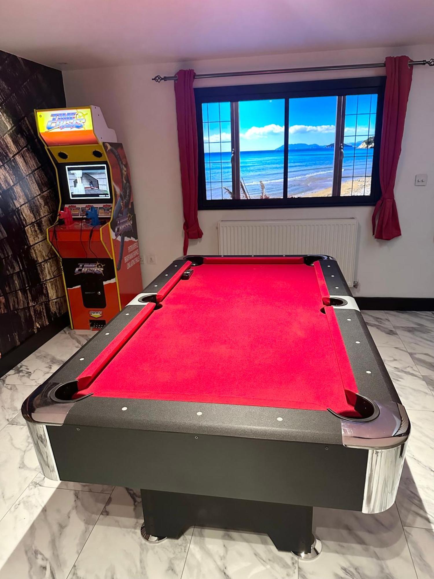 The Secret Agent - Brought To By Coastline Retreats - Brand New - 2 Mins Walk To - Childrens Play Den - Pool Table - Time Crisis Arcade Machine *