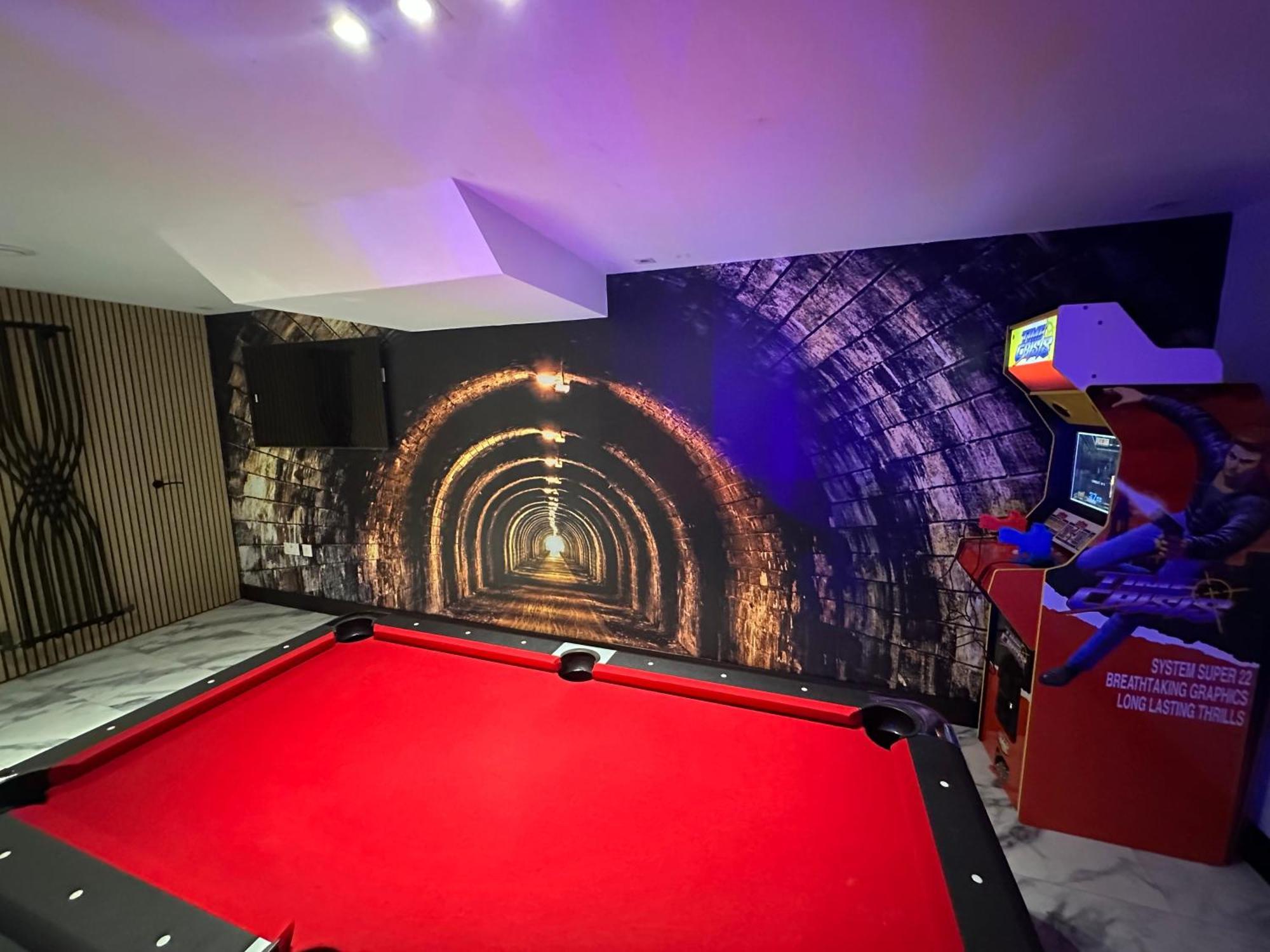 The Secret Agent - Brought To By Coastline Retreats - Brand New - 2 Mins Walk To - Childrens Play Den - Pool Table - Time Crisis Arcade Machine Bournemouth