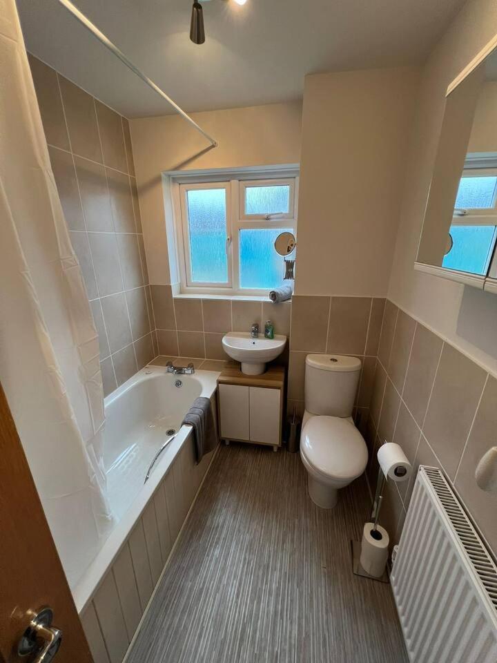 Spacious Sea View 2 Bedroom Sleeps 6-free Parking Bournemouth