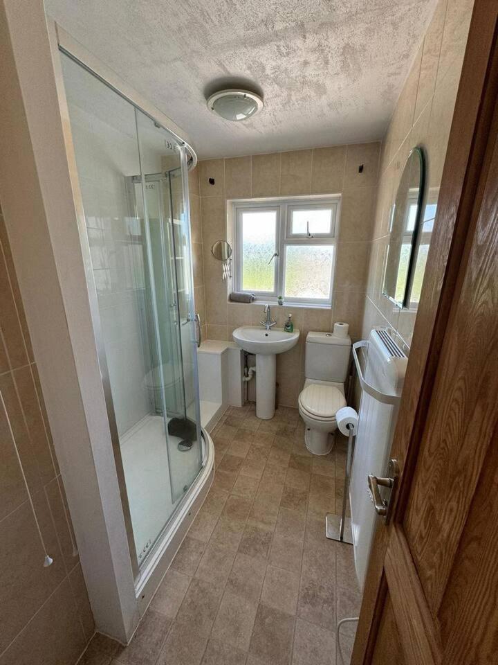 Breath Taking Sea View 2 Bedroom Sleeps 6- Parking *