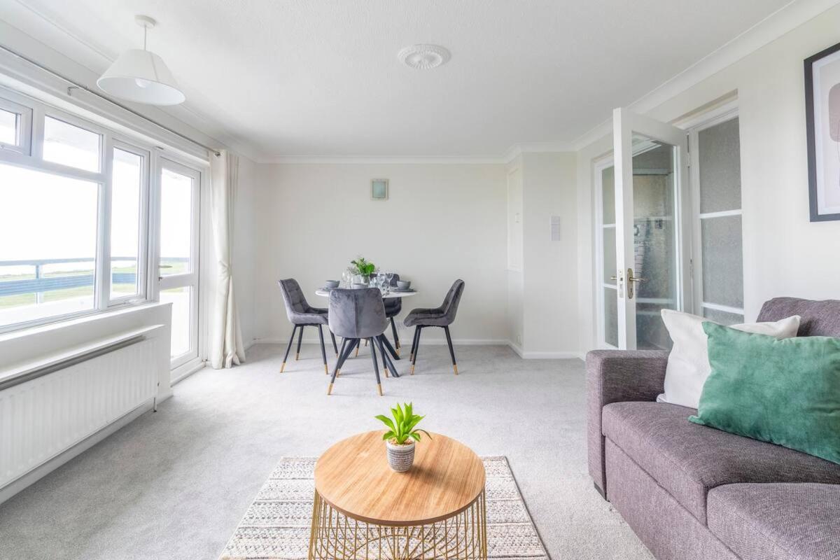 Breath Taking Sea View 2 Bedroom Sleeps 6- Parking Apartment Bournemouth