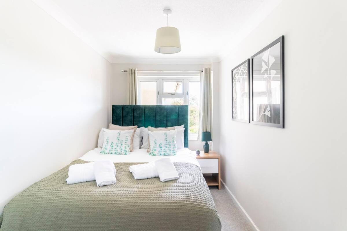 Wow! Seaview Sleeps 6-free Parking Apartment