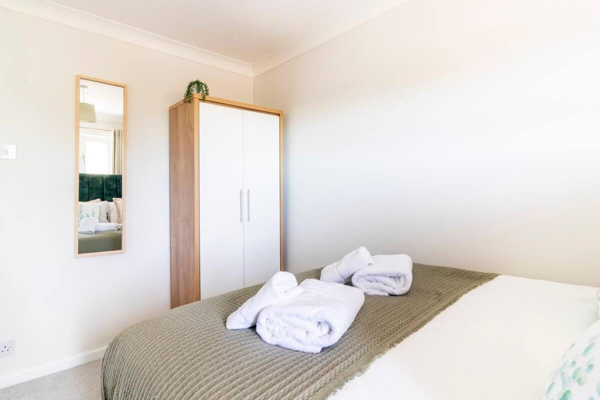 Wow! Seaview Sleeps 6-free Parking