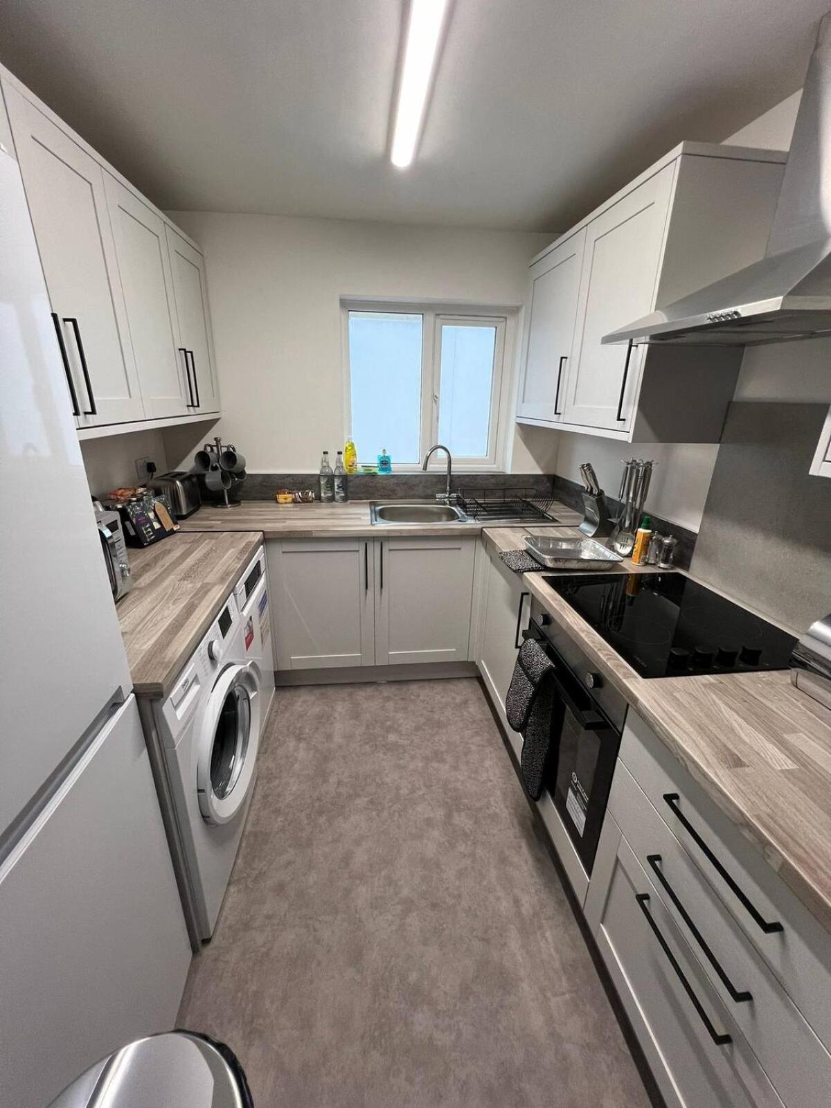 Wow! Seaview Sleeps 6-free Parking Apartment *