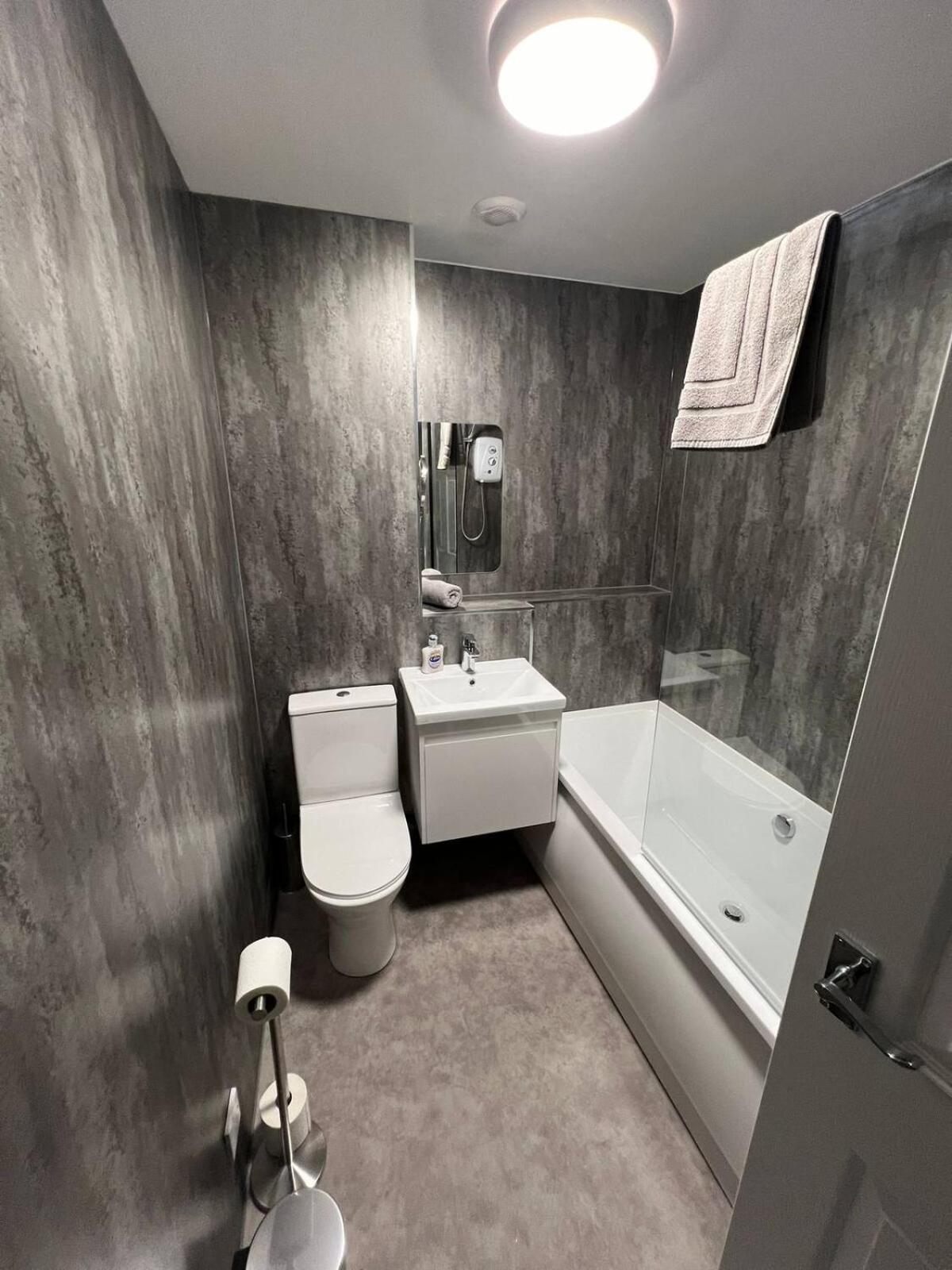 Wow! Seaview Sleeps 6-free Parking Apartment Bournemouth