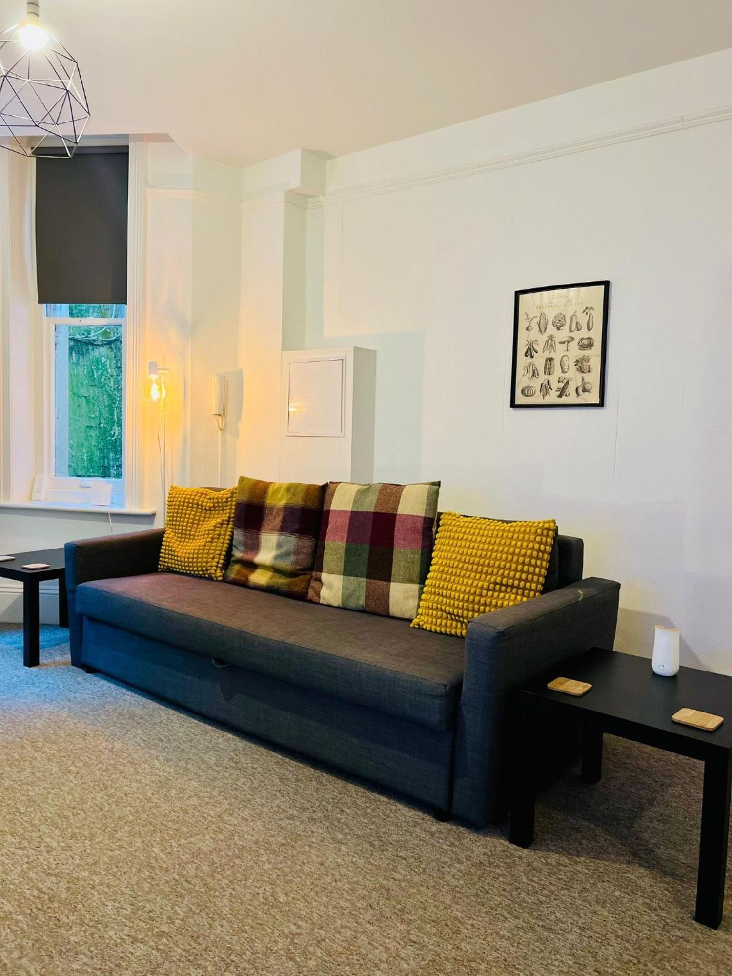 Apartment The Bank - Flat 1, Apartment, Sleeps 4, 7 Min From The Beach, Pet Friendly, Parking, Wifi, Kitchen And Washer *