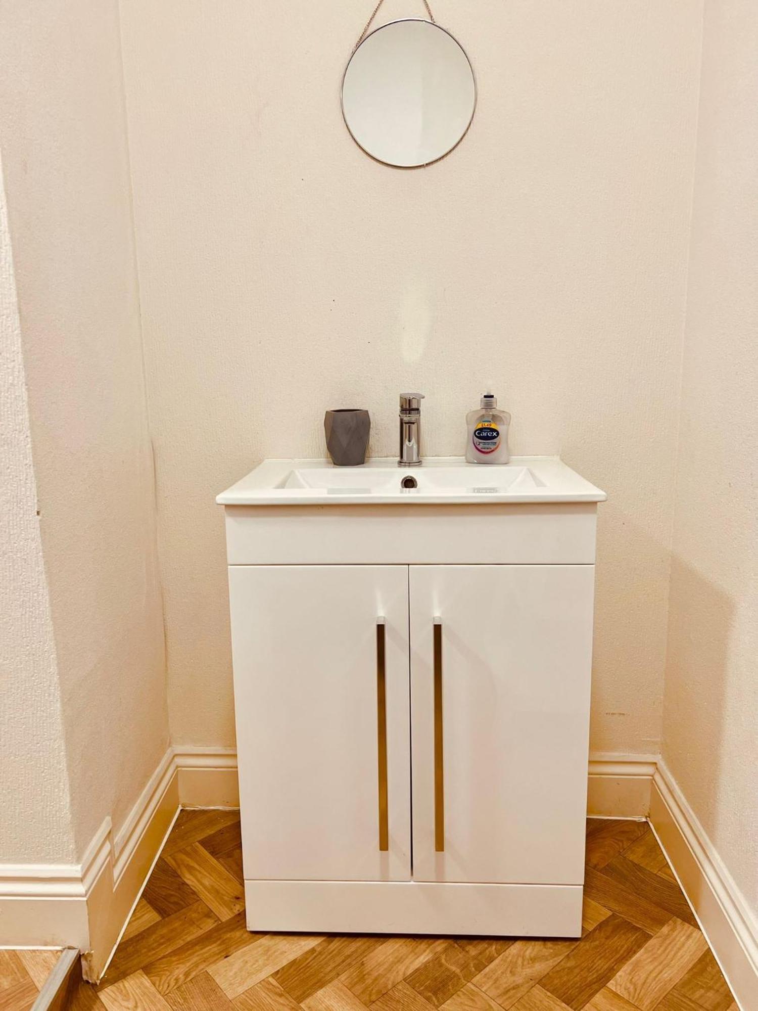 The Bank - Flat 1, Apartment, Sleeps 4, 7 Min From The Beach, Pet Friendly, Parking, Wifi, Kitchen And Washer Apartment Bournemouth