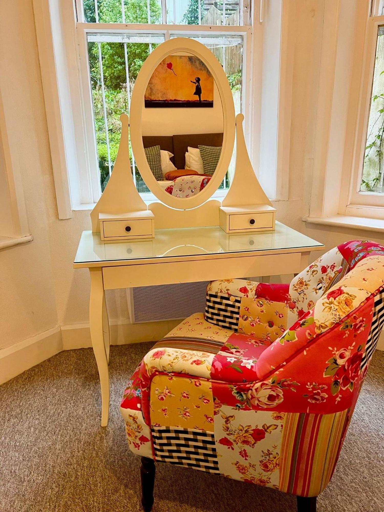 The Bank - Flat 1, Apartment, Sleeps 4, 7 Min From The Beach, Pet Friendly, Parking, Wifi, Kitchen And Washer Apartment