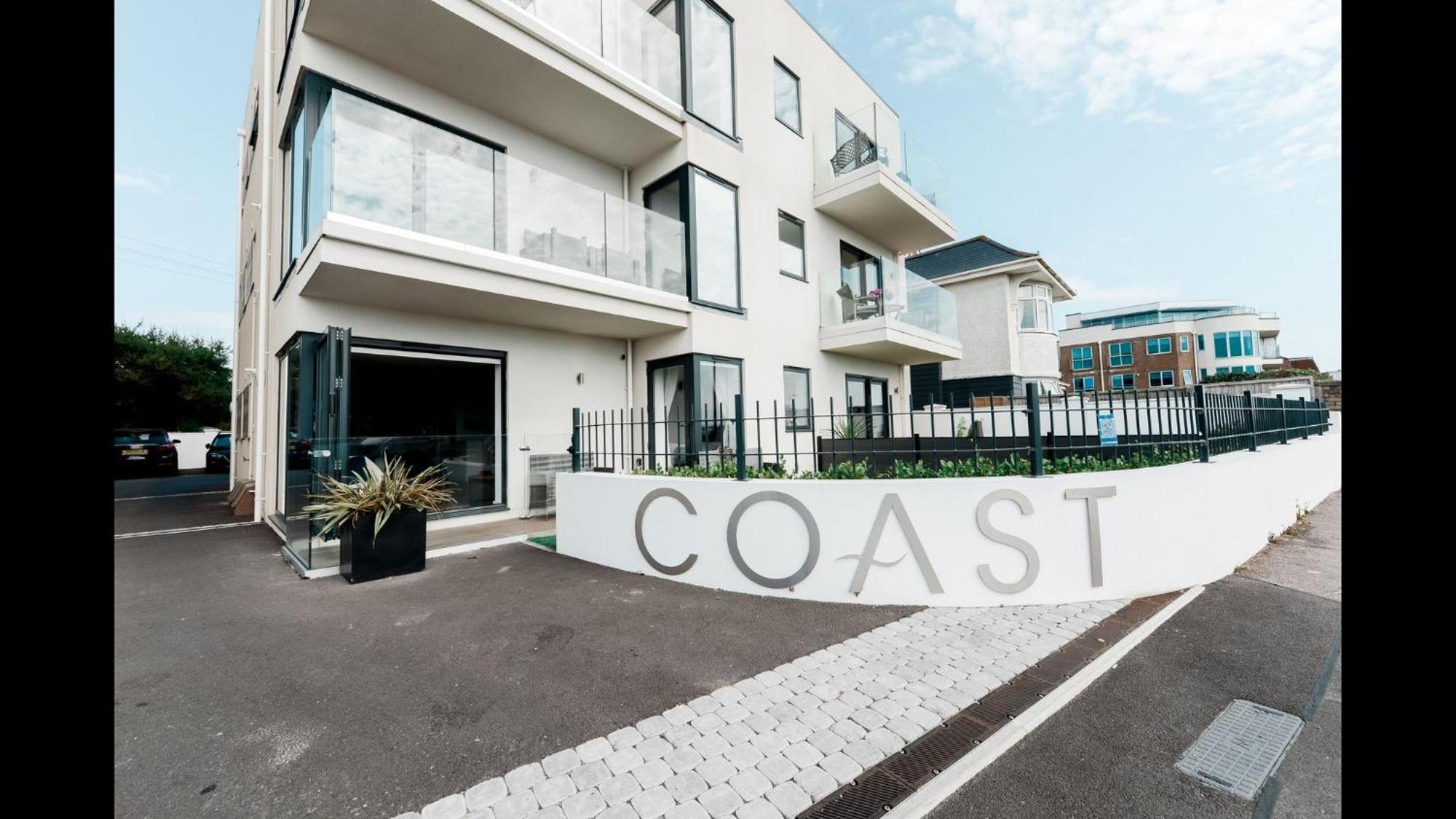 Brand New Beachfront Ground Floor With Garden 2 Bed 6 Guests