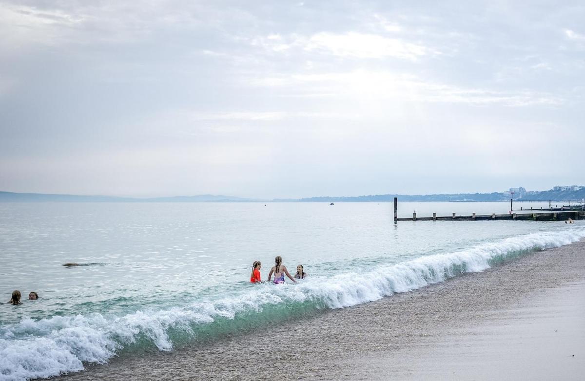 Stunning 2 Bed & 2 Bath, Seaview, Pets Welcome! Bournemouth