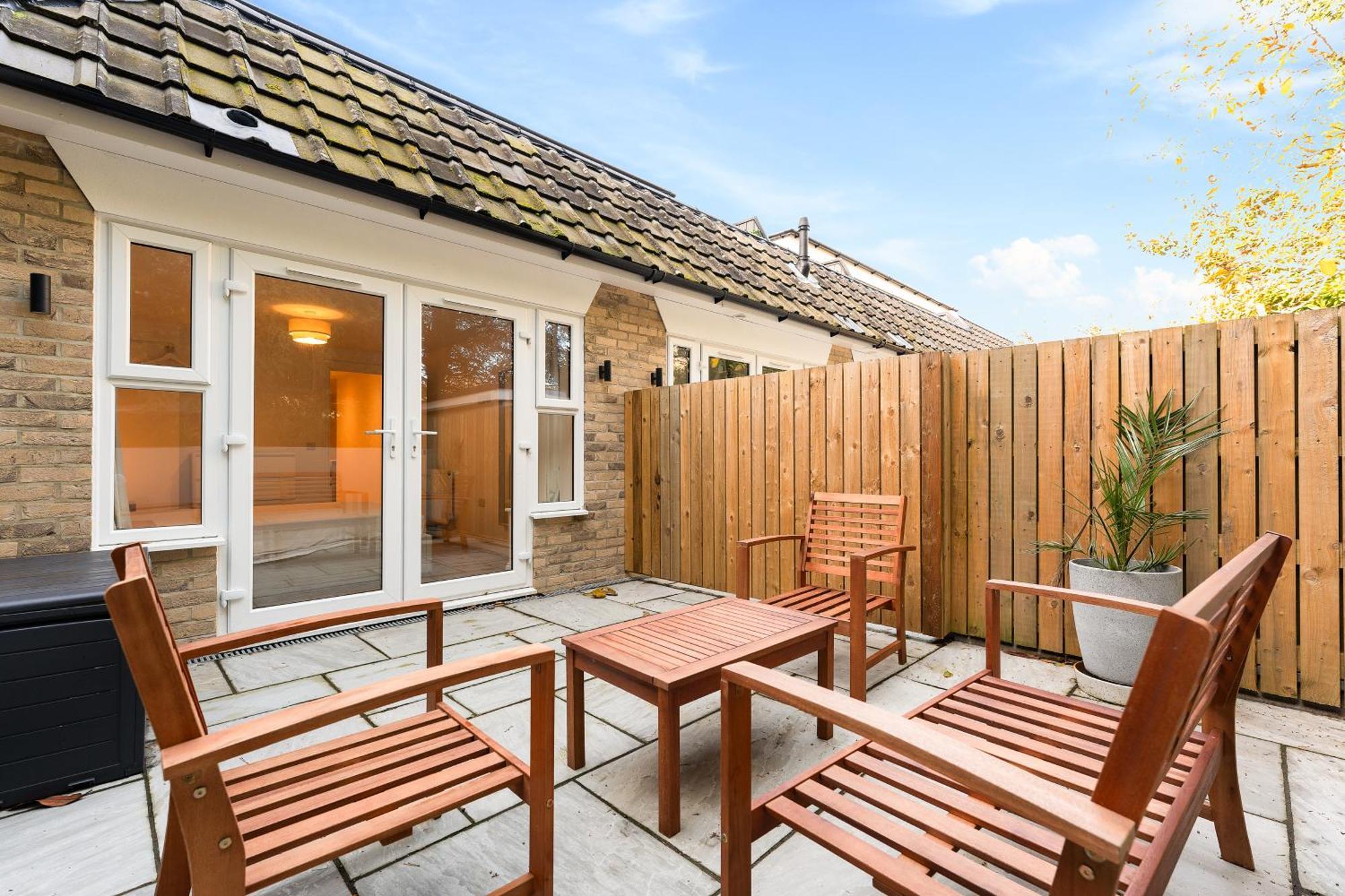 Vibes Garden Close To Town Centre & Bournemouth