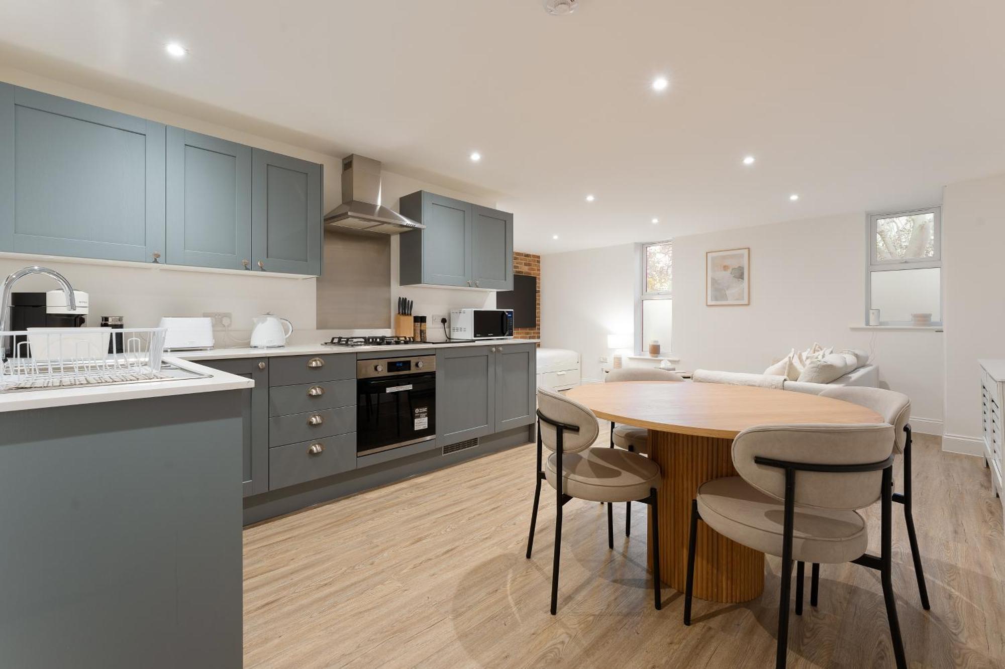 Vibes Garden Close To Town Centre & Apartment
