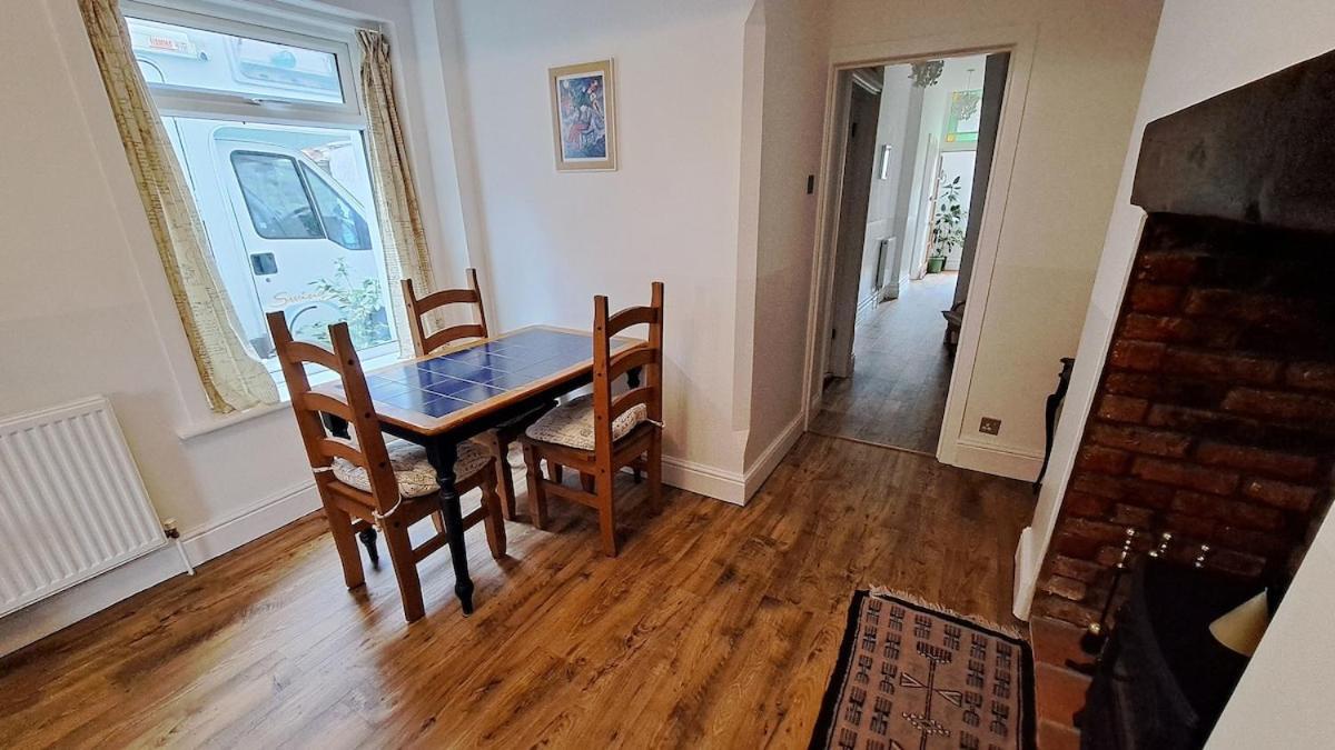 Apartment Quiet And Spacious Garden Apartment, Less Than A Mile To Bournemouth