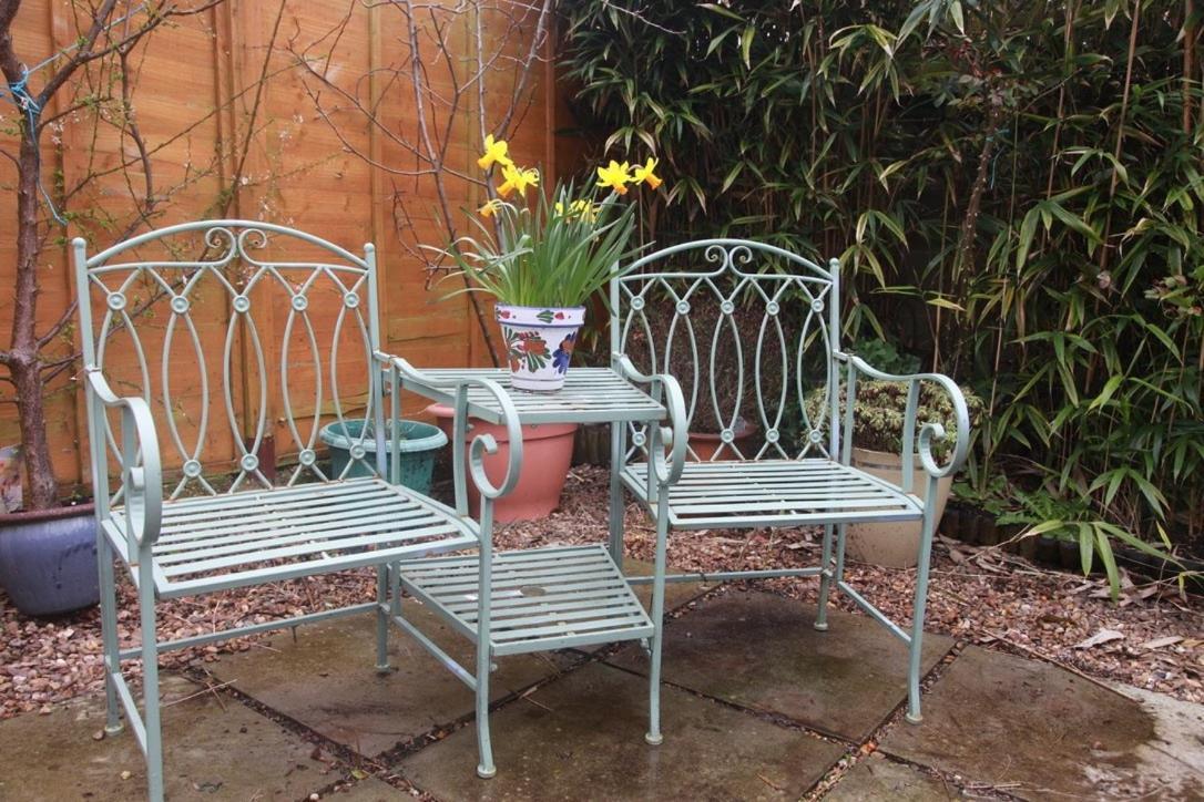 Quiet And Spacious Garden Apartment, Less Than A Mile To * Bournemouth