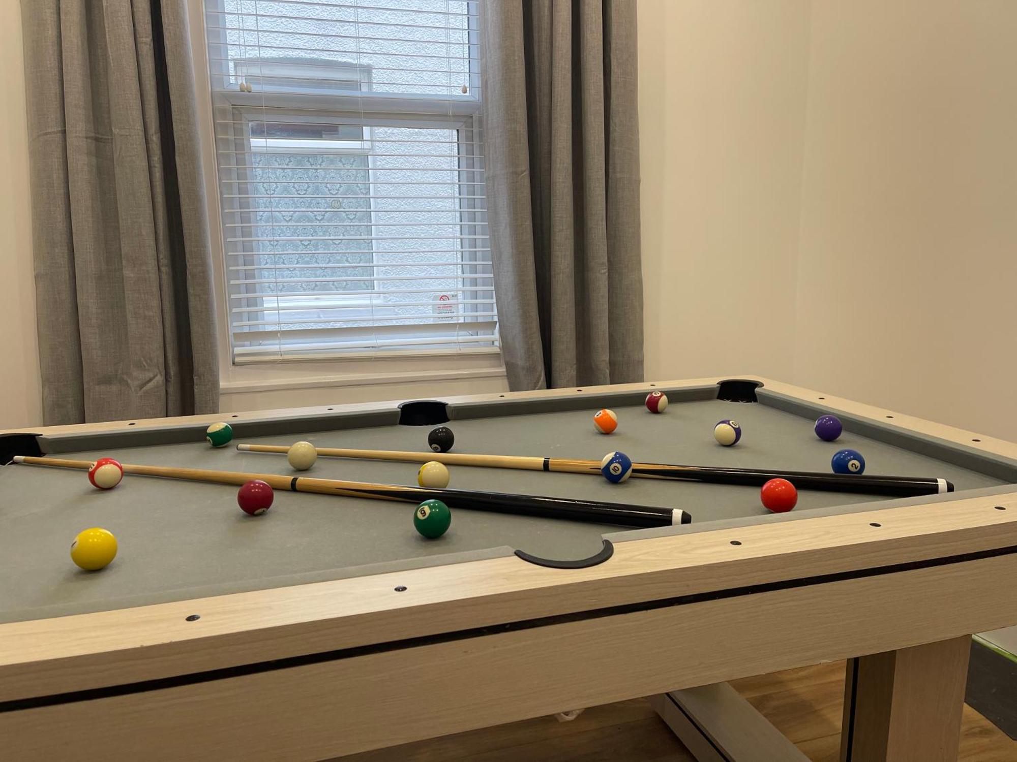 Serenity House, Free Parking, Sleeps 6, Plus Free Stay For 2 Children On Sofa Beds, Near The Beach Restaurant And City Centre, Guests Recommend It * Bournemouth