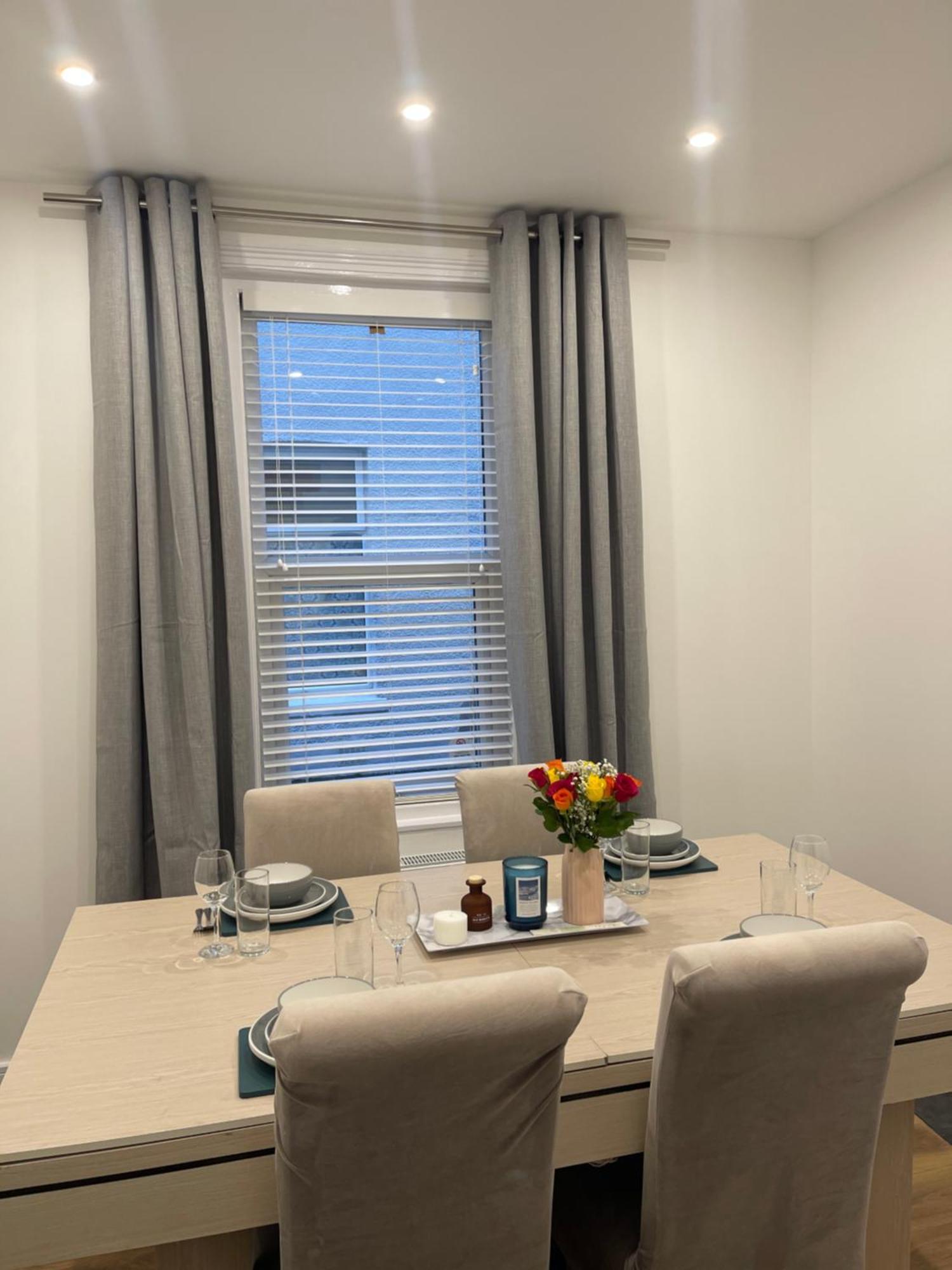 Serenity House, Free Parking, Sleeps 6, Plus Free Stay For 2 Children On Sofa Beds, Near The Beach Restaurant And City Centre, Guests Recommend It *