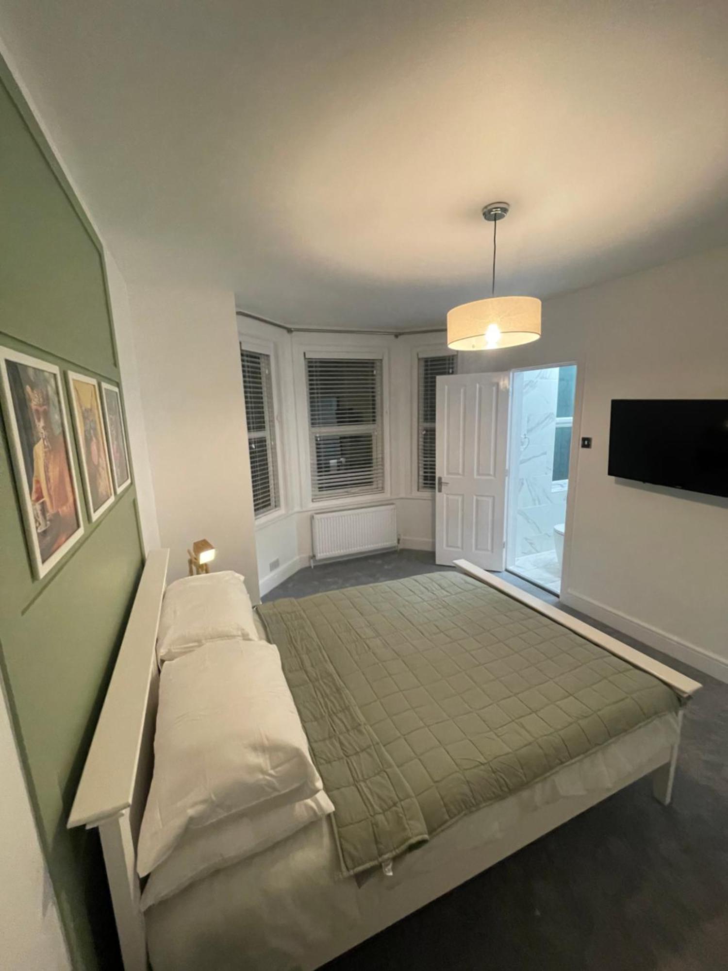 Serenity House, Free Parking, Sleeps 6, Plus Free Stay For 2 Children On Sofa Beds, Near The Beach Restaurant And City Centre, Guests Recommend It